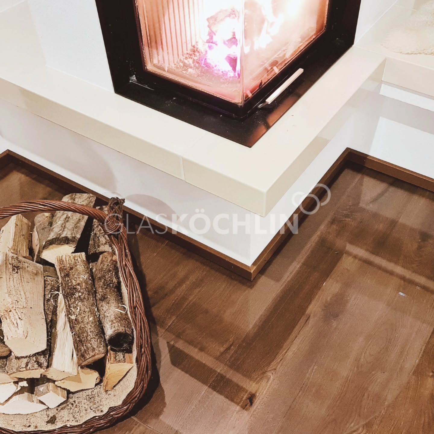 ? Sicher & stylish: Funkenschutz am Kamin
Ein knisterndes Feuer ist gemütlich – aber Funken können deinen Boden beschädigen.
Die Lösung? Glasbodenplatten: modern, unauffällig und hitzebeständig.
? schützt Parkett & Vinyl
? leicht zu reinigen
? passt zu jedem Kamin
So bleibt dein Zuhause warm und sicher. ?
Weitere Informationen auf unserem GlasBlog unter www.glas-koechlin.com/blog
#kamin #wohninspiration #funkenschutz #glasbodenplatte #interiorlove #kaminofen #glas #Flachglas #Glasprodukte #glasköchlin #glaskoechli