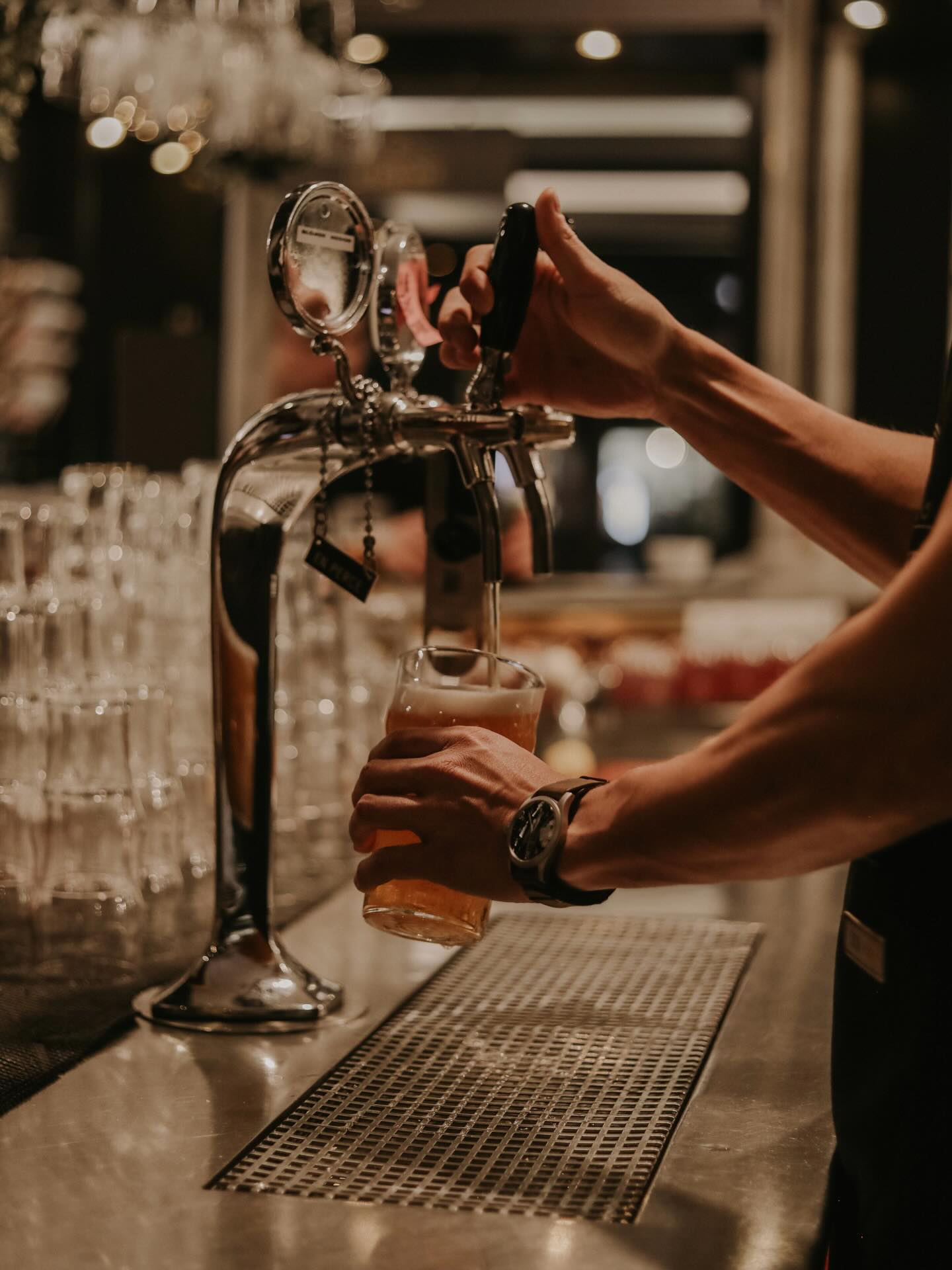 ?⚽ Mardi & mercredi, le Rallye Restaurant se transforme en véritable arène de Champions League !
Grand écran, bière pression glacée, ambiance de folie…
Ici, chaque but résonne comme si vous étiez dans le stade ! ??
Venez vibrer, crier, célébrer — la soirée est toujours plus belle ensemble.
? Rallye Restaurant – Bulle
? Réservation vivement recommandée : 026 912 29 99