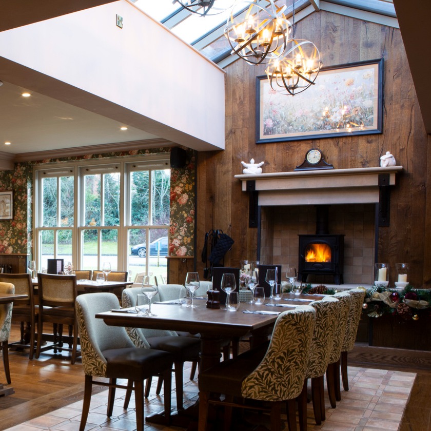 We’ve loved bringing these bespoke modern lighting features to life within a cosy country pub setting. Designed to be experienced under different lighting conditions, each piece reveals its character in a unique way — from soft, inviting warmth to a more contemporary glow.
The lighting adds depth and atmosphere while complementing the relaxed charm of the space, striking a balance between modern design and traditional pub character. Seeing how the fittings enhance the mood throughout the day has been a real pleasure.
A fantastic project and a beautifully finished interior.
? Bespoke lighting for commercial & hospitality environments
#BespokeLighting #LightingDesign #HospitalityDesign #CountryPub #ModernLighting #InteriorAtmosphere #ArchitecturalLighting #DesignDetails #commerciallighting