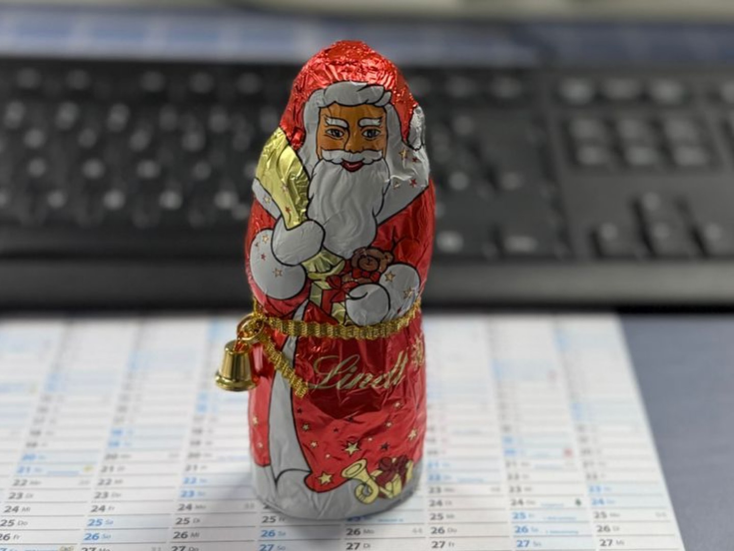 Der Nikolaus hat Unterstützung bekommen! Unsere Geschäftsführer Arno Riegger und Florian Romeike haben alle Mitarbeitenden persönlich beschenkt. Danke für die schöne Überraschung und den starken Teamgeist! 💙💙
Saint Nicholas got some help! Our managing directors, Arno Riegger and Florian Romeike, personally surprised all employees with gifts. Thank you for the lovely surprise and the strong teamspirit! 💙💙
#NicholasDay #TeamSpirit #thankyou