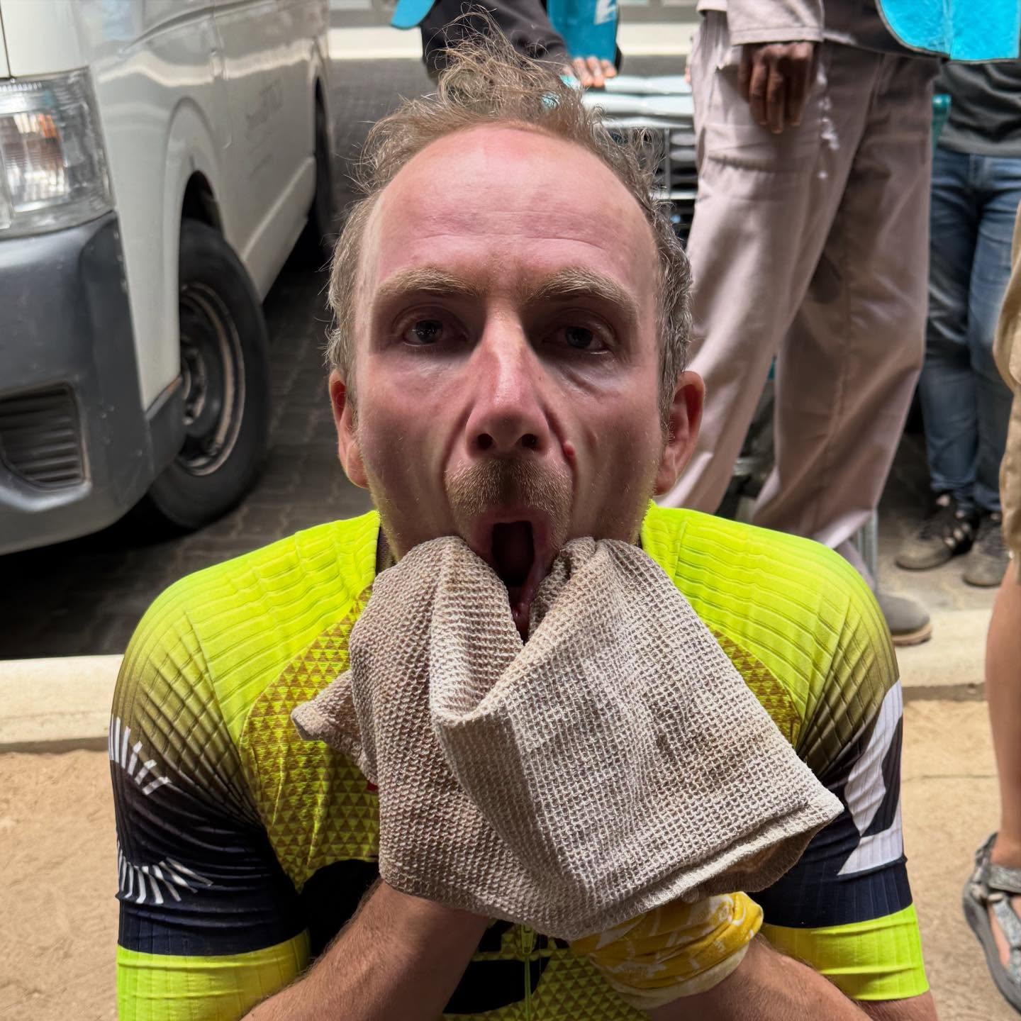 Fertig und geschafft. Im Ziel von Swakopmund nach 401km und 21:28h. Eine ganze Nacht durchgeradelt, gekämpft, genossen, und sich überwältigen lassen.
Romy Stotz @ultraradverliebt hat sich mit mir in das harte Abenteuer gestürzt - gemeinsam das 21. Desert Dash MTB Race zu bestreiten. Durch die Wüste, von der Hauptstadt Windhuk bis ans Meer. Solowertung, aber gemeinsam fahren.
Es war verrückt. Das wird Spuren hinterlassen (die körperlichen sind bald wieder weg).
Die ganze Story vom @nedbankdesertdash dann im @bike.magazin Print.
#mtb #mountainbike #desertdash #namibia #race #outdooradventure