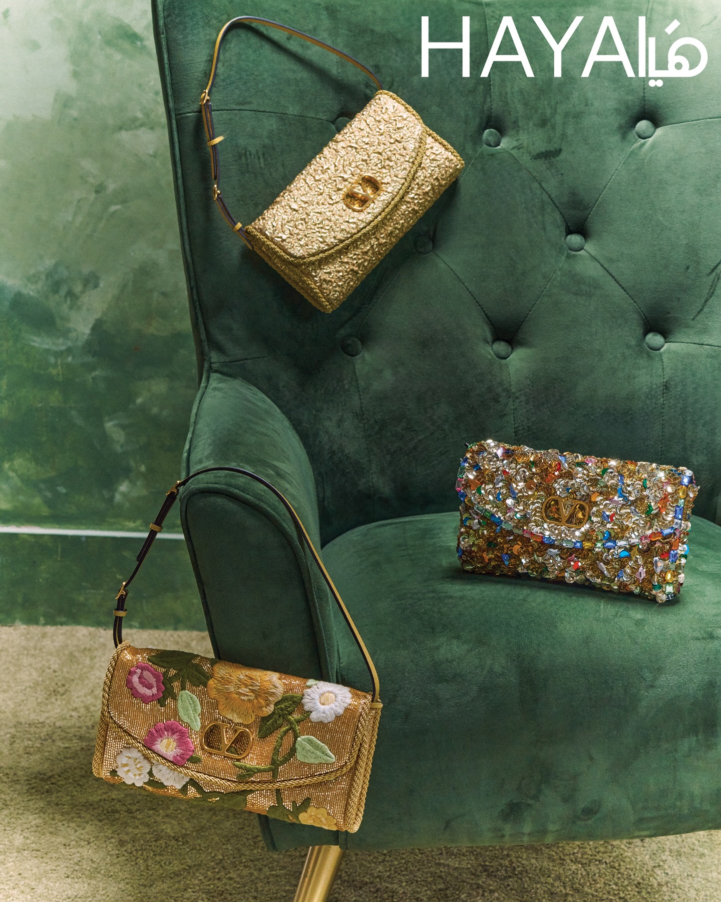 تألقي هذا الشهر مع حقائب DeVain من Valentino Garavani وأضيفي لمسة فاخرة لإطلالتك!
زوري موقعنا واكتشفي احدث جلسة تصويرية بعنوان "Objects of Desire".@maisonvalentinoرئيسة التحرير: @sima.maalouf
تصوير: @micheltakla_
إدارة فنيّة وتنسيق: @sana_jamalii
الحقائب كلّها من Valentino Garavani(Haya Magazine, Valentino Garavani)