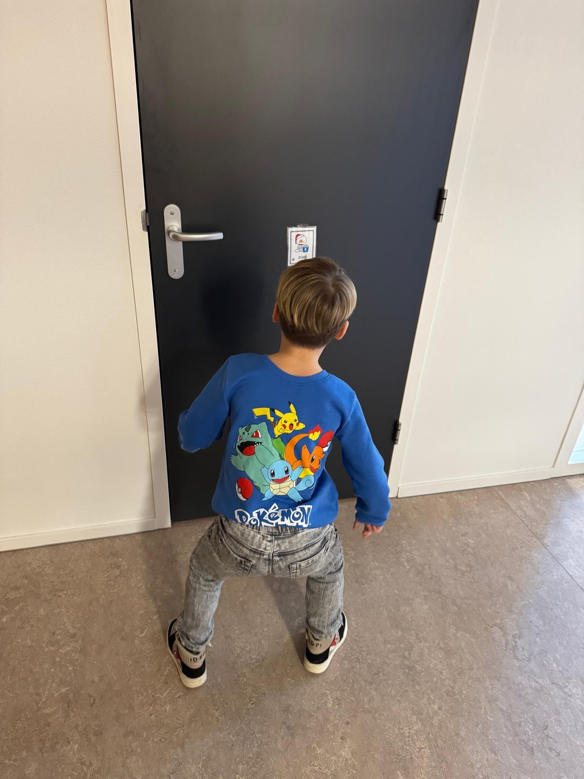 Vandaag heeft groep 3 een wandeldictee gedaan. Ze waren allemaal erg enthousiast!
#bewegendleren #dictee #groep3 #enthousiast