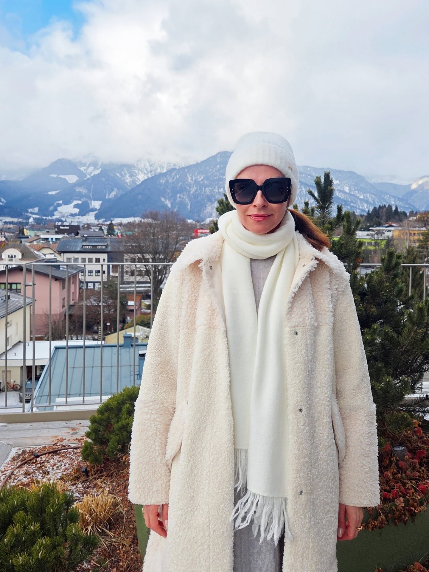 The last moments of this year. Grateful for all memories, amazing events and my friends ?
ready to level up in the next one ?✨?
Tomorrow we'll party hard ??
Happy New Year ???
#djanealegracole #luxuryvibes #luxuryevent #hotelsandresorts #Entertainment