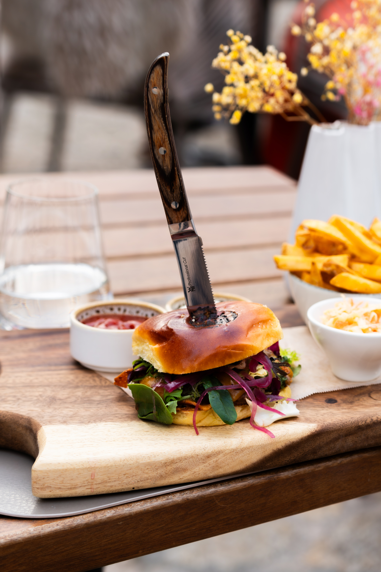 Friday deserves a burger.
And we take that very seriously 🔥