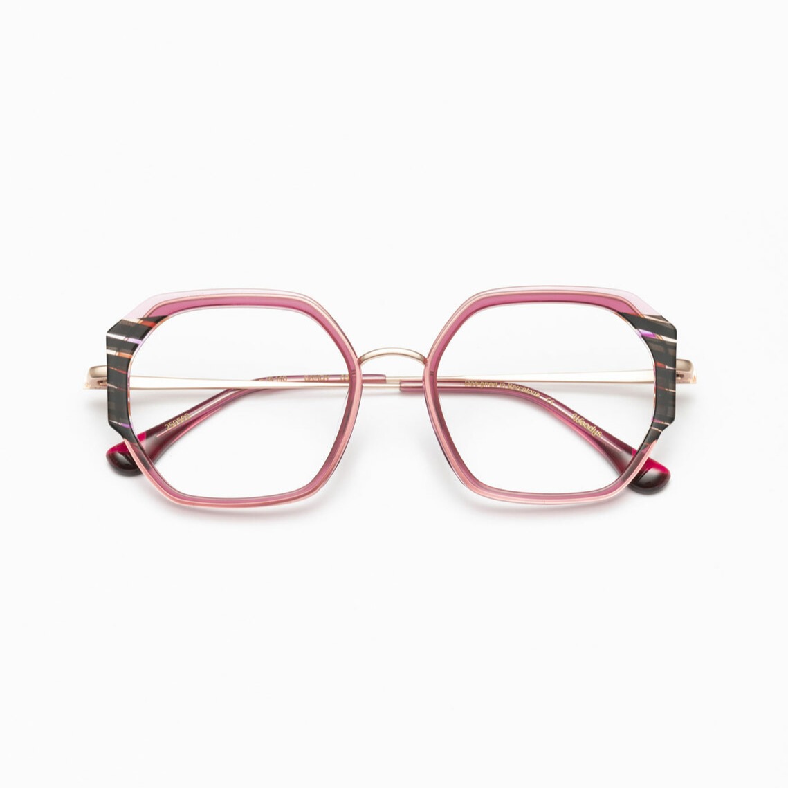 ✨? Nuevo año, nueva visión ?✨
Comenzamos un nuevo año y es el momento perfecto para renovar tus gafas ?.
Recuerda que es fundamental revisar tu vista al menos una vez al año ?, ya que tus ojos te acompañan en cada momento de tu vida y merecen el mejor cuidado.
Una buena salud visual significa mejor calidad de vida, más comodidad y bienestar ?.
En nuestra óptica estamos listos para ayudarte a cuidar de tus ojos y encontrar las gafas ideales para ti ??
? Pide tu cita y empieza el año viendo el mundo con claridad.
¡Tus ojos lo valen! ?️✨