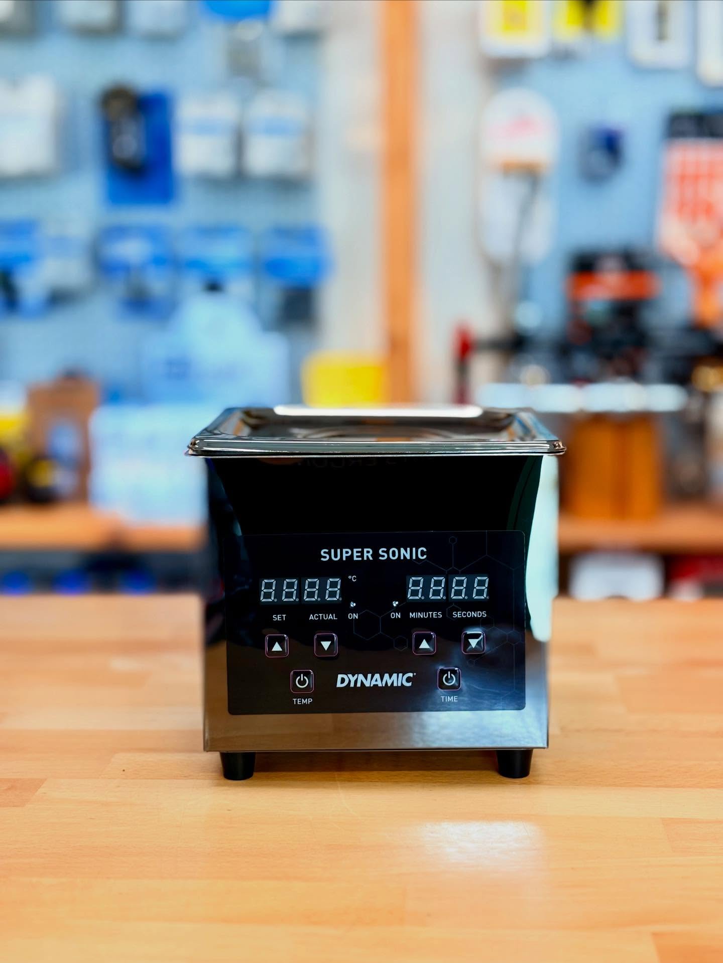 Neugierig geworden? 👀
Ab sofort bieten wir bei bike point Dresden die professionelle Heißwachs-Behandlung für eure Kette an 🔥🕯️
Ideal für:
🚴 Rennrad
🚴♂️ Gravel
🚵 MTB
🚲 Vielfahrer & Sauberkeits-Fans
Sprecht uns einfach im Laden an – wir beraten euch gern, ob Heißwachs das Richtige für euer Bike ist 🙌
#bikepointdresden #werkstattservice #kettenpflege
#gravelbike #rennradliebe