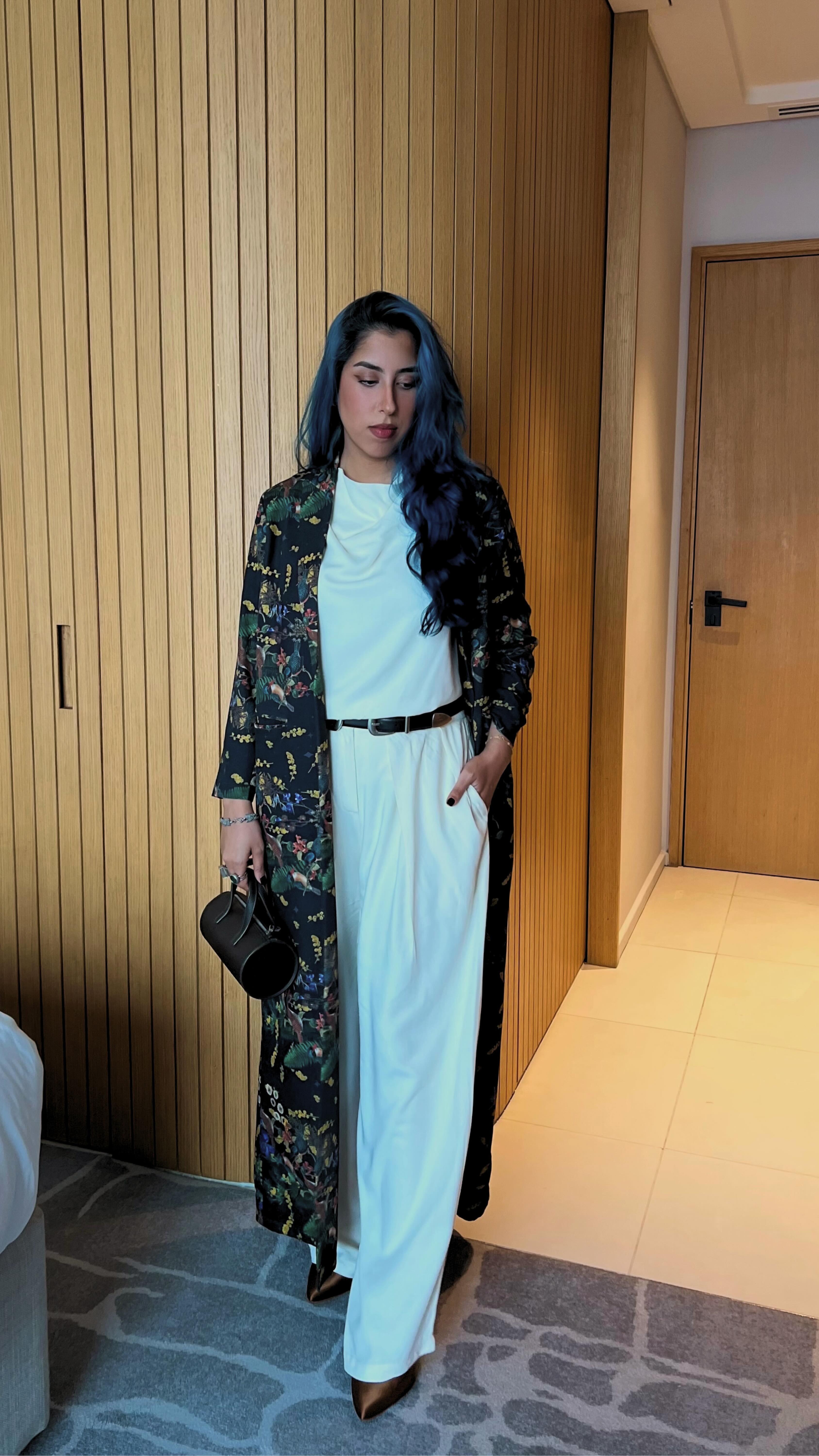 A few seasonal Abaya looks I’m loving right now. Simple, elevated, effortless and styled in a way you can easily make your own ✨
Tell us which one are you choosing and why?