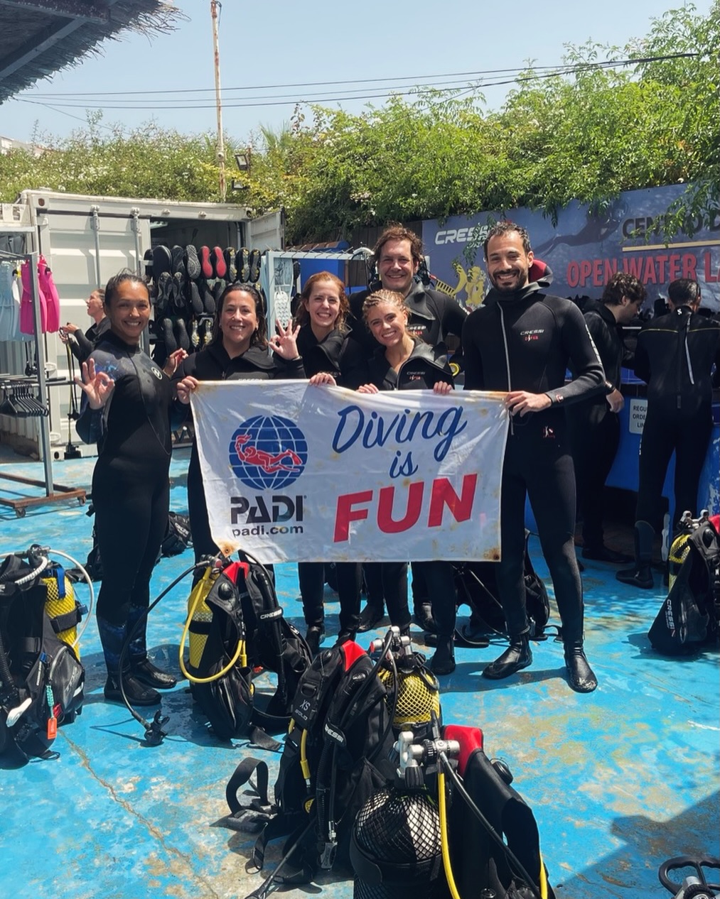 ¿Conoces esta sensación de felicidad? Cuando finalmente te dicen: ENHORABUENA buceadores PADI Open Water ??