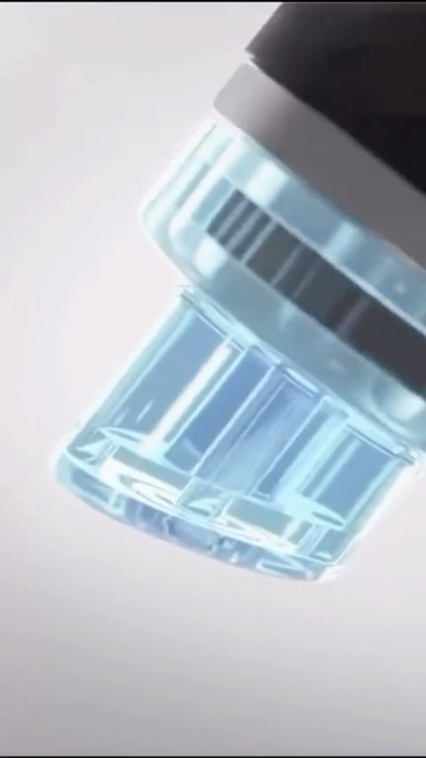 Erlebe Hautpflege auf höchstem Niveau – mit dem Original HydraFacial in meinem Kosmetikstudio in Hannover.
In diesem Video siehst du genau, was während der Behandlung passiert: Durch modernste Vakuumtechnologie werden abgestorbene Hautzellen, Talg und Unreinheiten sanft und effektiv aus den Poren herausgelöst. Mitesser werden sichtbar entfernt und die Haut wird intensiv gereinigt – ganz ohne Reizung oder Ausfallzeit.
Im nächsten Schritt werden hochwertige Wirkstoffe und tiefenwirksame Feuchtigkeit gezielt in die Haut eingeschleust. Das Ergebnis: ein frischer, klarer und strahlender Teint – sofort nach der Behandlung sichtbar.
HydraFacial ist für nahezu jeden Hauttyp geeignet und die perfekte Kombination aus Reinigung, Peeling, Ausreinigung und Pflege in nur einer Anwendung.
Überzeuge dich selbst von der innovativen Technologie und gönn deiner Haut das Beste. Vereinbare jetzt deinen Termin und erlebe den Glow-Effekt hautnah.
? Dein Studio für das Original HydraFacial in Hannover
? Spürbar. Sichtbar. Echt.
Gönn dir diesen Moment – du hast ihn verdient.
Informationen | Terminvereinbarung
? 0162/ 1723052 (WhatsApp)
? info@skinconcept-Hannover.de
? www.skinconcept-Hannover.de
Kosmetik Hannover
hydrafacial Hannover
Hautanalyse Hannover