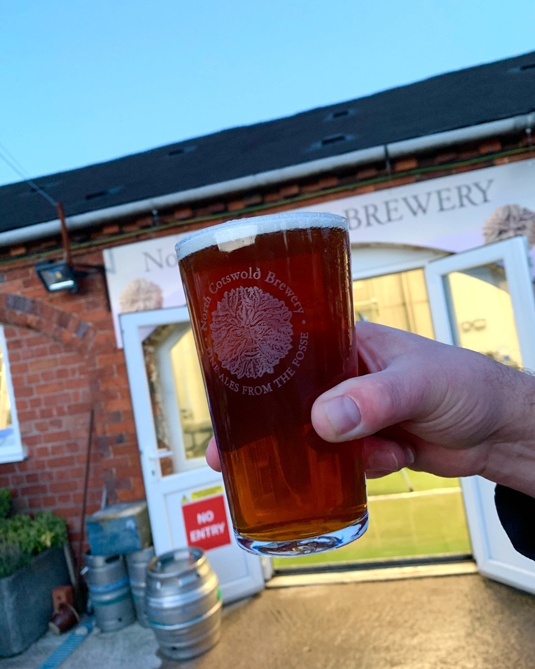 Here's a reminder of this Christmas week's draught beers we have available for your festive tipple! Final few deliveries on Wednesday, alternatively our brewery shop is open until Christmas eve?
?Windrush 3.6% ~ amber malty
?Moreton Mild 3.8% ~ dark smooth nutty
?Cotswold Best 4% ~ copper biscuity
?Green Man IPA 4% ~ pale hoppy
?Bard’s Best 4.2% ~ Golden citrus
?Shagweaver 4.5% ~ golden hoppy fruity
?Winter Solstice 4.5% ~ deep ruby smooth
?MoreRum* 4.7% ~ smooth mild infused with rum
?Blitzen 4.8% ~ dark with hints of Christmas pudding spices
?Hung Drawn ‘n’ Portered 5% ~dark roasted
?ShagweaverXL 5.4% ~golden double hopped moreish
?Hung Drawn n Double Portered* 6.1% ~ dark porter matured with port
?Monarch IPA* 10% ~ brunette premium Belgium style ale
Guests...
?Gwynty Ddraig ~ Happy Daze 4.5% ~ easy drinking fruity medium cider
?Gwynty Ddraig ~ Black Dragon 7.2% ~legendary rich and bold medium/dry
*Pricing varies for marked beers: 4 pints £15 / 18 pints £45 / 36 pints £87
Call us on 01608 663947 ☎️or email mail@northcotswoldbrewery.co.uk
_________________________
#christmasmenu #festive #beermenu #draughtbeer #supportsmallbusiness #supportlocal #doorstepdelivery #beerdelivery #northcotswoldbrewery #greenman #brewery #ales #brewing #microbrewery #cotswolds #camra #familybusiness #beer #beerlover #brew #pint #brewers #brewerylife #beerlife #ilovebeer #craftale #craftbeer #cheers