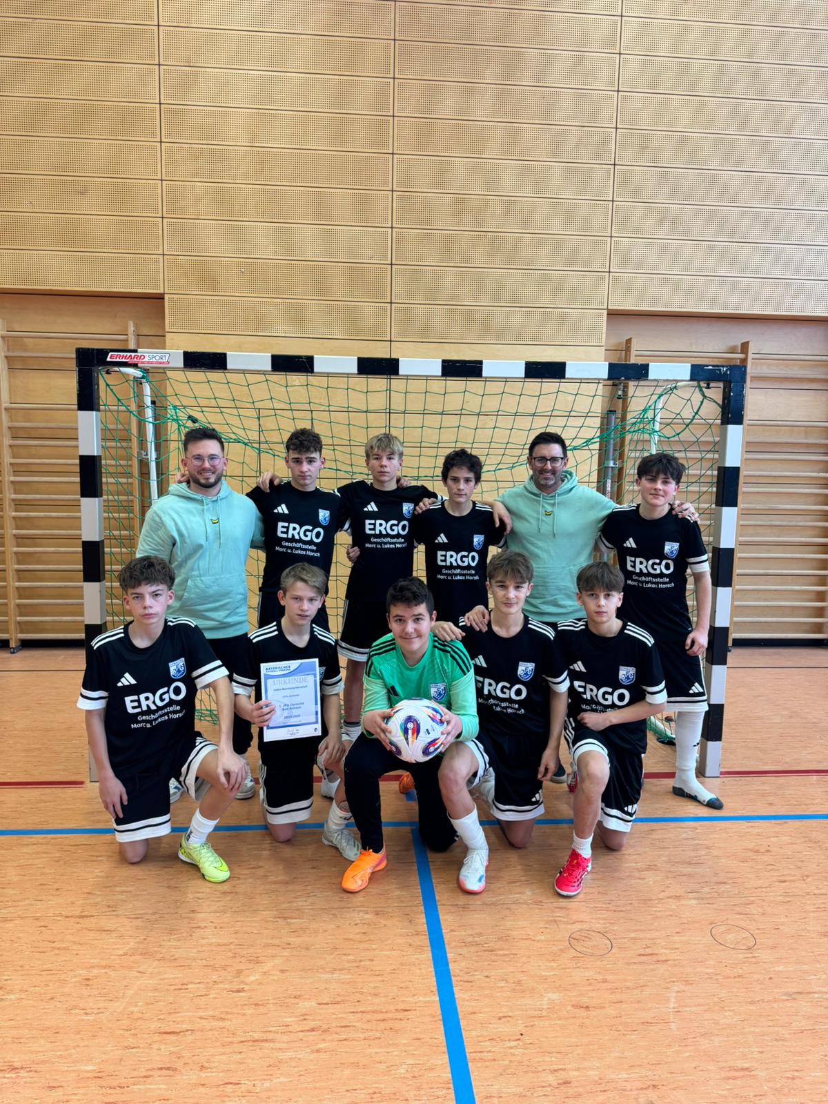 Die U15 holte letzten Samstag einen hervorragenden 4. Platz bei der Bezirksmeisterschaft in Nittenau. Damit ist die Hallensaison nun beendet und man konzentriert sich ab sofort auf die Frühjahrsrunde ⚽️💪🏼