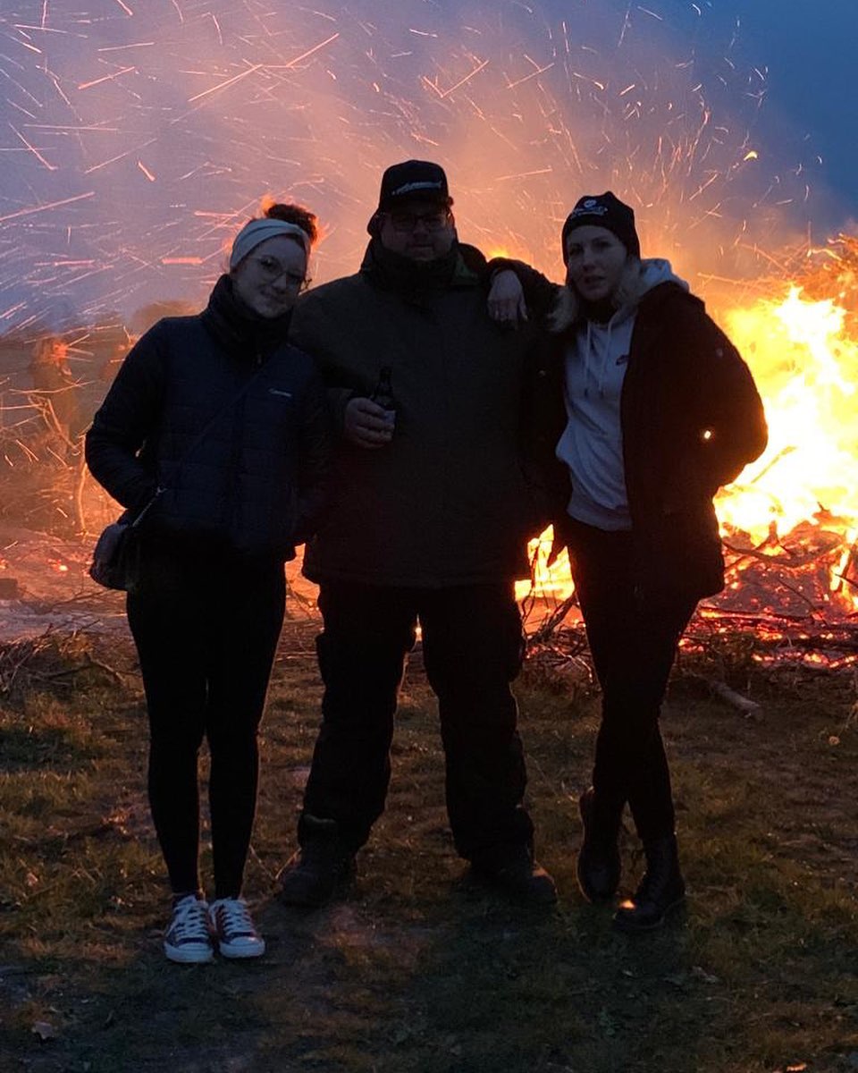 #teamwork #zusammenhalt #family #ostern #easter #osterfeuer #familie