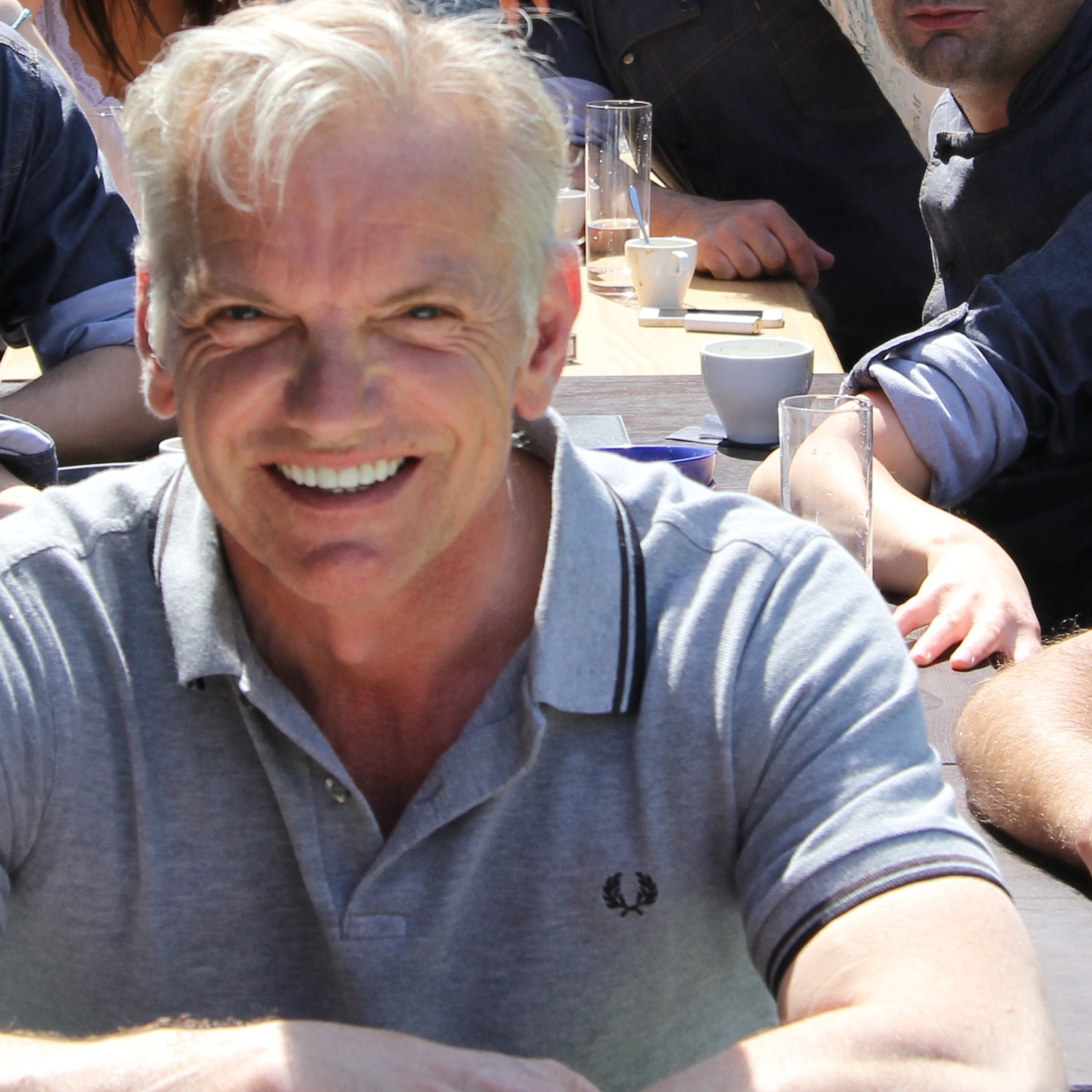 Aujourd’hui, nous disons au revoir à Christophe Roznowski.
Un grand ami.
Un collègue depuis plus de 10 ans.
Un compagnon de route avec qui nous avons partagé tant de belles histoires, de rires, de défis, de moments forts qui marquent une vie.
Christophe, c’était une présence, une loyauté, une humanité rare.
Quelqu’un sur qui on pouvait compter, dans les bons moments comme dans les plus difficiles.
Ces années passées à travailler côte à côte resteront gravées à jamais.
Tu laisses un vide immense, mais aussi des souvenirs précieux que rien ni personne ne pourra effacer.
Merci pour tout, Christophe.
Tu resteras à jamais dans nos cœurs. ?