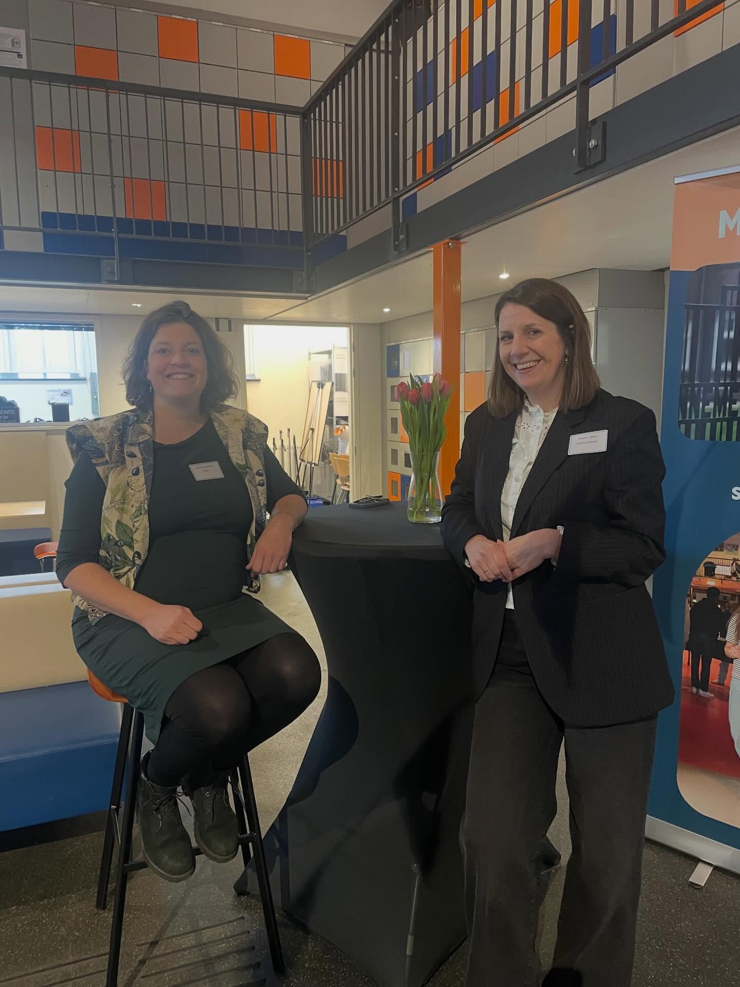 De Open Dag van het Kennemer Lyceum was weer een groot succes! Bedankt iedereen voor jullie komst, en hopelijk ben je weer een stapje dichterbij het maken van je middelbare schoolkeuze.