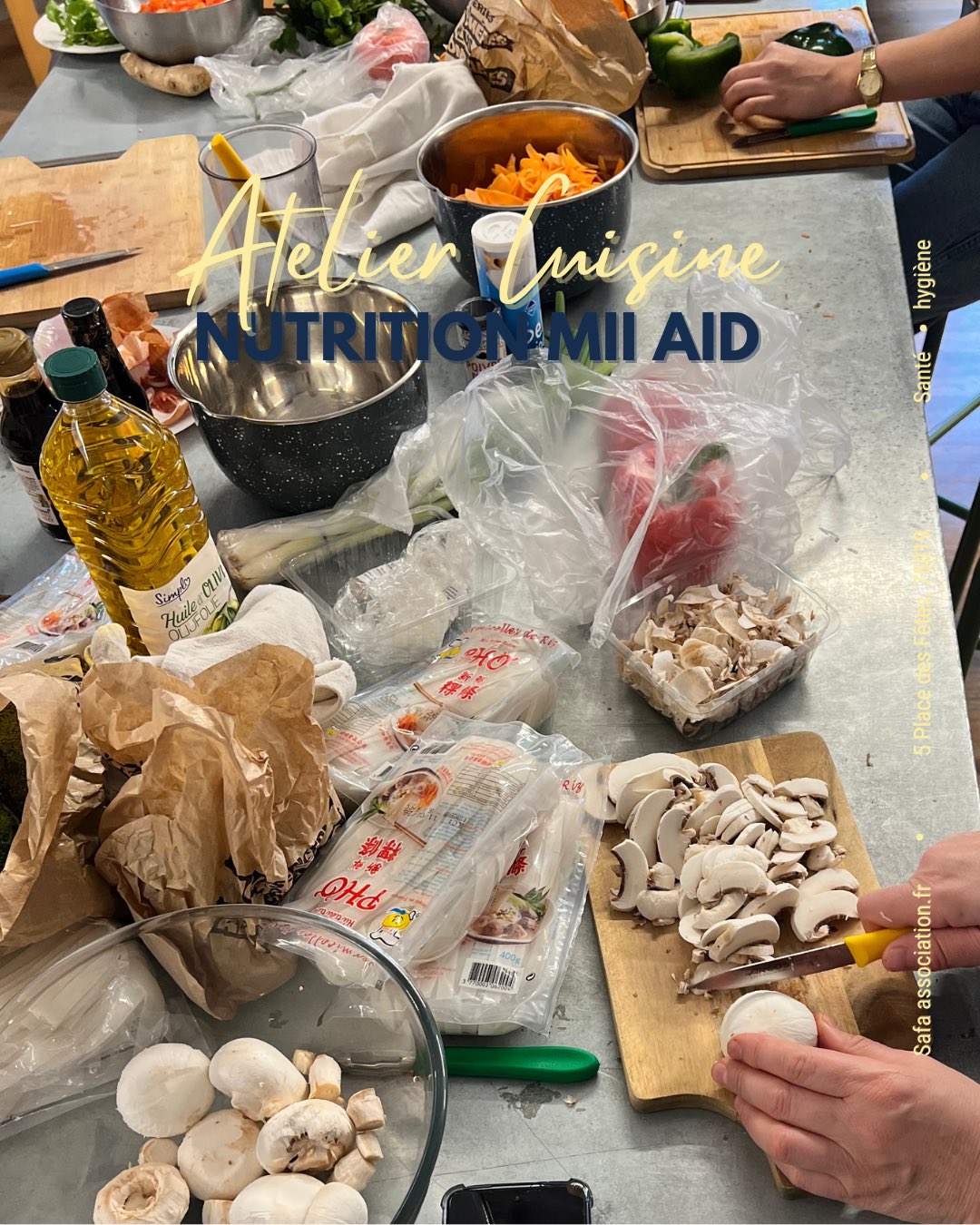Quand la cuisine devient un geste de soin.
Le dimanche 25 janvier, on s’est retrouvé à l’Académie du Climat pour parler de la nutrition anti-inflammatoire !
Au programme :
* Velouté aux lentilles et carottes ?
* Nouilles sautées aux légumes ?
* Gâteau au chocolat à base de courgettes ?
La nutrition anti-inflammatoire est une façon de manger qui vise à réduire l’inflammation chronique dans le corps, en favorisant les aliments qui calment l’inflammation et limiter ceux qui l’entretiennent.
Les aliments anti-inflammatoires ✅
• Les bonnes graisses : huile d’olive, poissons gras, avocat, noix, graines de chia, lin
• Les fruits et légumes : riches en oxydants
• Les aliments complets : riz complet, avoine, pâtes complètes, pains complets
• Épices et herbes : curcuma, gingembre, ail, cannelle
Les aliments PRO-inflammatoires ?
• Produits ultra transformés
• Sucres raffinés
• Excès de viande rouge et charcuteries
• Aliments frits
• Alcool
Un moment de plaisir et de partage ✨✨