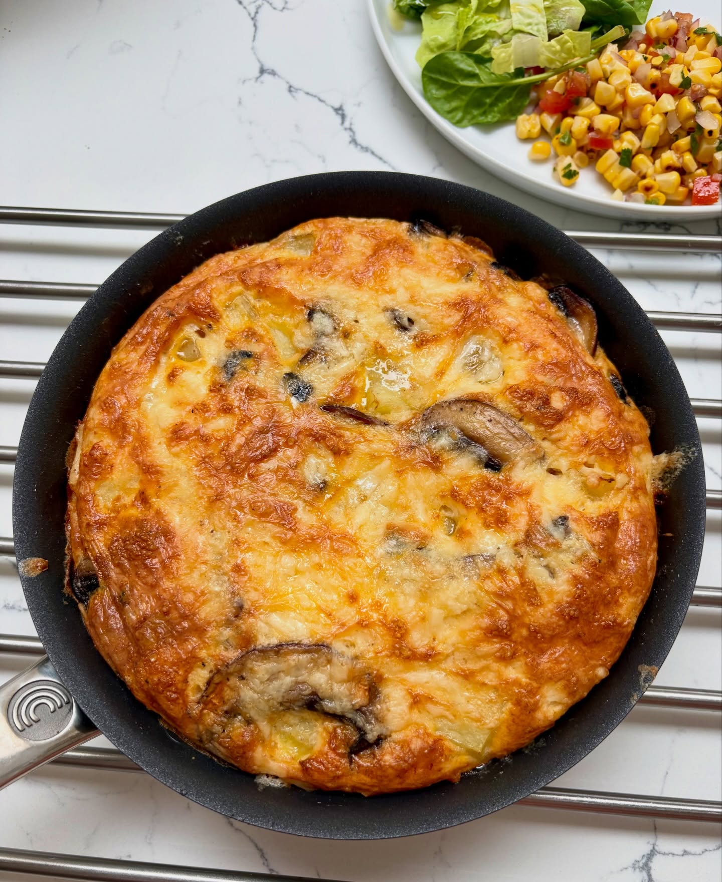 Am trying not to throw any food away, and to make meals with what’s left in the fridge. So today’s lunch was a mushroom, cheddar and potato frittata with last nights leftover charred corn salsa. Turned out really well and nice and thick now I’ve bought myself a smaller pan! ?
Cheddar - @davidstowcheddar
Eggs - @clarence_court
No food waste inspo - @useupwhatyouhavegot
#frittata #eggs #vegetarian