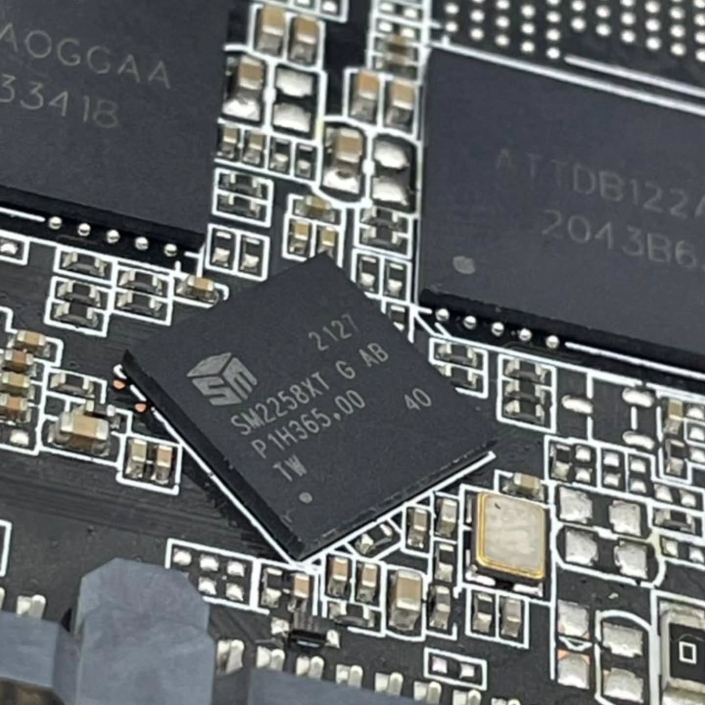 Təqdim edilən 120GB SSD yaddaş qurğusu ani olaraq xəta vermiş və serverdə təyin edilmirdi. Aparılmış texniki müayinə nəticəsində kontroller xətası təyin edilməyən yaddaş həcmi nasazlığı aşkar edilmişdir. Bərpa prosesi uğurla bitirərək müştəriyə məxsus 1C baza bərpa edilərək təhvil verildi.✅ HDD, SSD, RAID, SD-Card və USB Flaş-dən məlumat bərpası
☎️ +994(55)7830033
🌎 www.recovery.az
📩 info@recovery.az#recoveryaz #data #recoveryaz #recovery baku #hdd ssd məlumat bərpa hard disk bərpa ssd bərpa sdcard bərpa berpa datarecovery hard disk temirhddtemirmelumat berpasıssd