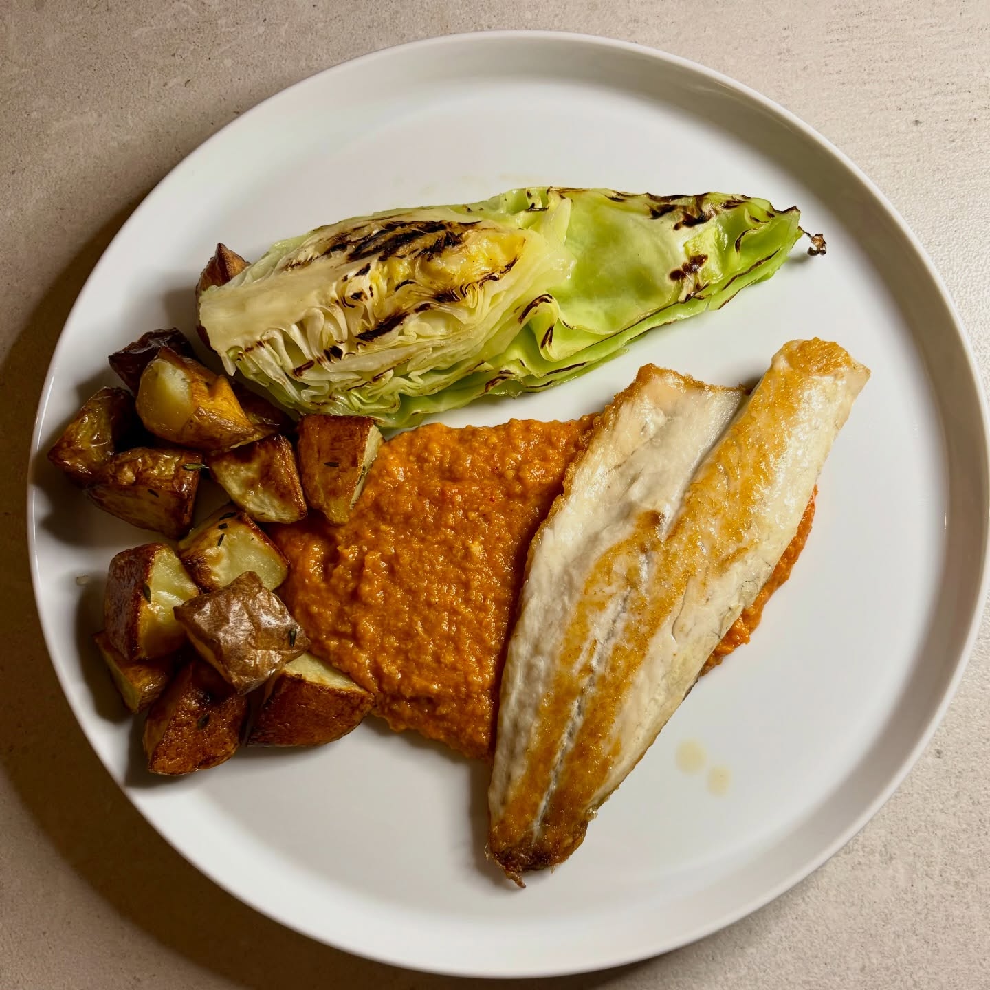 I first had Romesco sauce at the wonderful @hiddenhut in Portscatho, and it’s a beautiful sauce that goes so well with so many things, but is especially good with fish. The sauce is made with roasted tomatoes, garlic and pepper blended with blanched roasted almonds, stale white bread, smoked paprika, sherry vinegar and olive oil. I always add a spoon of Nora paste too. Served here with pan fried sea bass, roasted Charlotte potatoes and griddled hispi cabbage. So good!
Recipes for Romesco sauce and Hispi cabbage on my George’s Bristol Kitchen website.
#romesco #fishrecipes #spanishfood