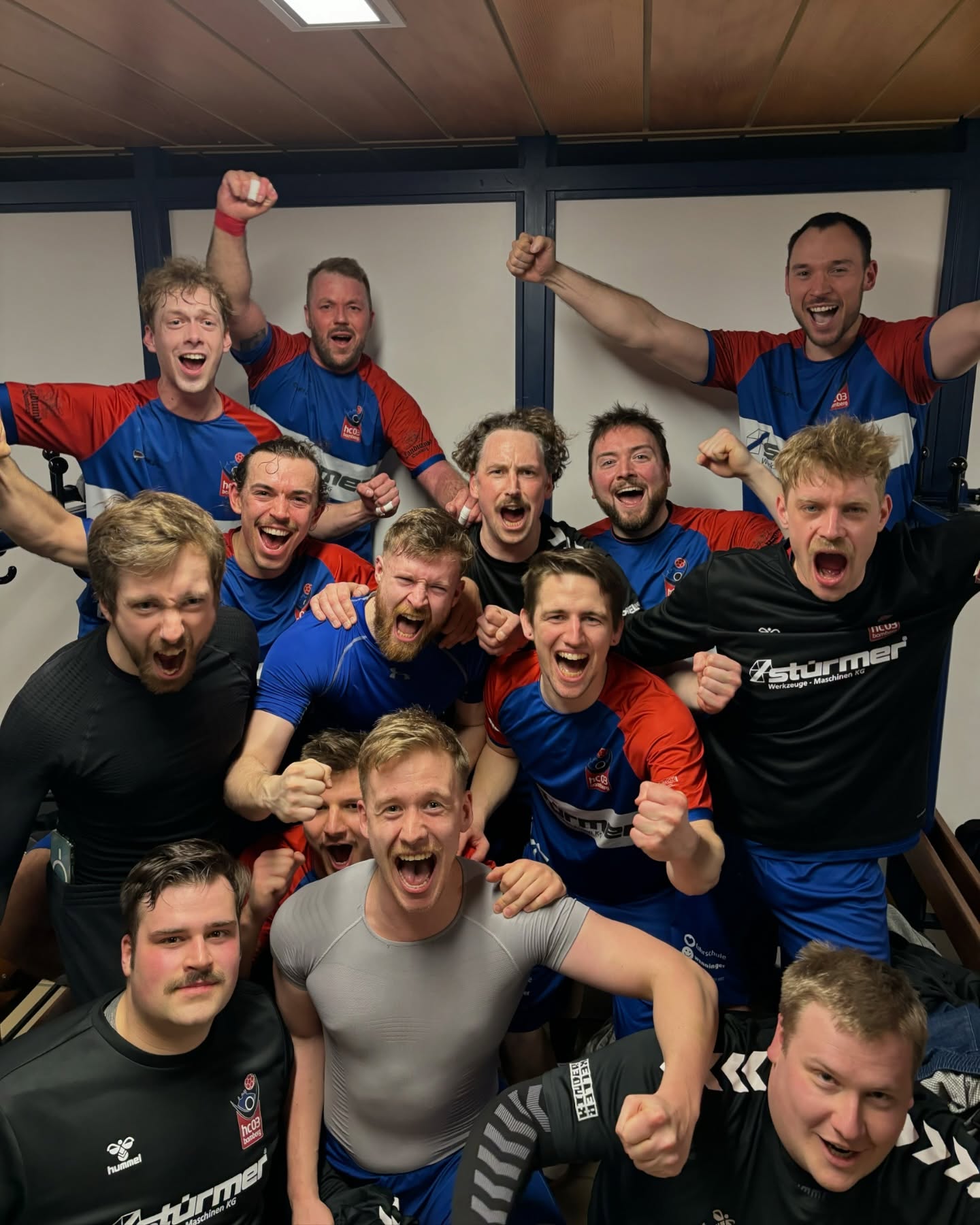 Heimsieg!🔥
Unsere erste Herren gewinnt ihr letztes Heimspiel gegen Michelau mit einem deutlichen 37:22!💙❤️
#hc03bamberg #handball #bamberg #herren1 #heimsieg