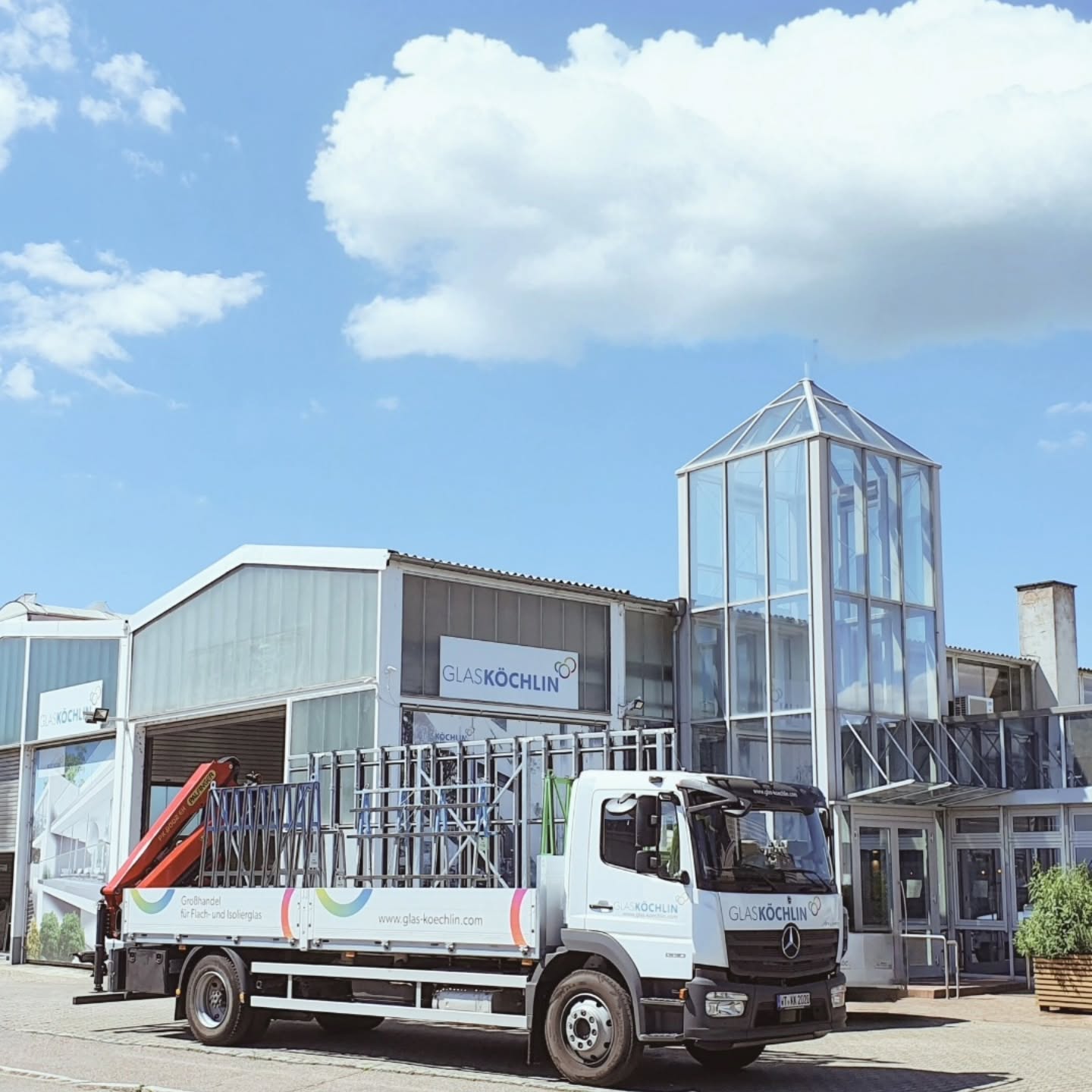 ? Unser LKW wird gerade beladen!
Die Tour für nächste Woche wird vorbereitet – und auf dem LKW ist noch Platz.
Du hast noch eine Bestellung für nächste Woche oder brauchst kurzfristig Glas für dein Projekt?
Dann melde dich bei uns – deine Lieferung passt noch mit auf den LKW.
Schnell sein lohnt sich! ?
#glasköchlin #glaskoechlin #glas #handwerk #flachglas