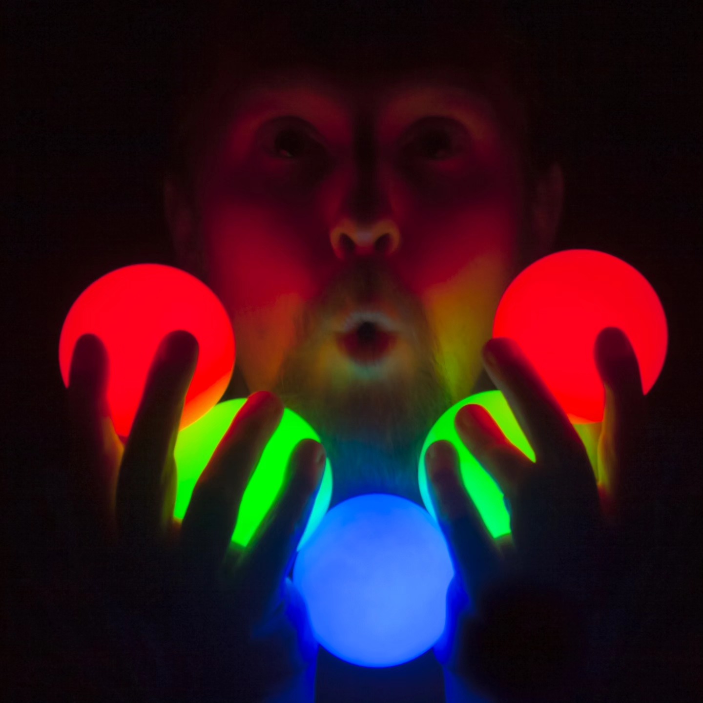 Eine herzliche Einladung zum Lichtblütenfestival am 19. Oktober an der Mühle in Jerichow. Der Eintritt ist frei.
Hier eine Programmübersicht:
16 Uhr Beginn u.a. mit Kaffee & Kuchen, Kinderprogramm und Mühlenführungen
ca. 16:30 Uhr Auftritt Dou JuLie, Livemusik Violine & Klavier
ca. 17 Uhr Auftritt der vier faszinierenden Elemente mit ihren Naturgestalten in atemberaubenden Kostümen
ca. 18 Uhr Start Show historische Mühlenbilder
ca. 18:30 Uhr Laterneneinzug Kinder und Eröffnung durch den Zeremonienmeister
ab 19 Uhr Walking Acts auf dem Gelände
Ab Einbruch der Dunkelheit Illumination Mühlengelände, Lichtshow alle 30 min auf der Mühlenfassade
ca. 20 Uhr Feuer & Lichtshow
Den ganzen Tag Musik, Essen und Getränke.
#lichtblütenfestival #jerichow #jerichowerland #holländermühle #spektakel #licht #illumination #elbhavelwinkel #rausausberlin #berlinerumland #kulturtipp #reiselandsachsenanhalt #sachsenanhalt #vierelemente
