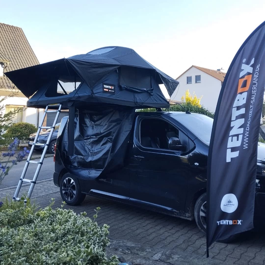 Heute wieder einen tollen Opel Zafira Life mit einem Tentbox Lite XL ausgestattet ? ? Mit einer Liegefläche von 180x240cm ist es das ideale Familien Zelt oder für Menschen die sich gerne breit machen beim Nickerchen ?? Jetzt auf Lager ? Für 2399 € seit ihr dabei ?