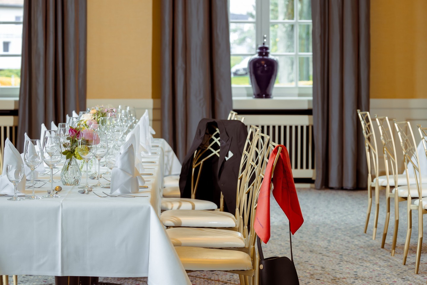 ? ???? ??????? ??? ???????? ???? ????????? ???????.
Im Parkhotel Quellenhof Aachen wird eure Hochzeit zu einem unvergesslichen Erlebnis. ✨ Ob glamourös, romantisch oder klassisch – unsere eleganten Räume und die einzigartige Atmosphäre schaffen den perfekten Rahmen für euren besonderen Moment.
? Was euch erwartet:
Festliche Säle mit zeitloser Eleganz ?
Ein weitläufiger Garten für eure Trauung im Freien ?
Individuelle Menüs und kulinarische Highlights ?
Ein erfahrenes Team, das eure Wünsche Wirklichkeit werden lässt ?
Vom Empfang bis zur Party – wir sorgen dafür, dass jeder Moment perfekt wird. ?
#heiraten #hochzeit2025 #sayyes #heiratslocation #wedding #weddingplaner #inspo #event #location #veranstaltungsraum #raummieten #grandhotel #klassischehochzeit #heiratenimgrandhotel #aachen #dreiländereck #nrw #nordrheinwestfalen #germanfairytale #historicgermany
