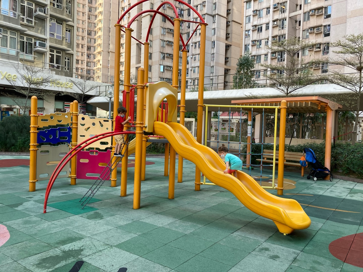 By “teaching” children the “right way” to do things, are we crushing their creativity?
Children are master explorers. In the case of the playground slide, they go through all possible options including running back up the slide or even climbing on the sides.
I wrote a blog post about my children climbing up the slide in Hong Kong a few years ago. This is something I’ve wanted to complete for so long but has only just come back to me.
Very often my children were told by other “adults” that what they were doing was wrong.
My observations were different.
Leave children alone. They will sort it out together. They must sort it out together, their future depends on it.
Full blog post on my website, link in bio.