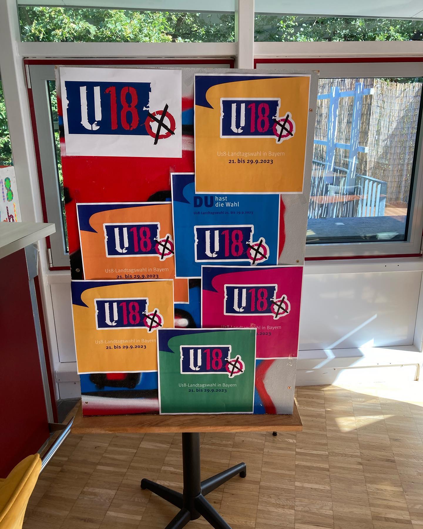 Ab heute sind wir hier im Gleis1 Wahllokal für die U18-Wahl. Jede Person unter 18 Jahren kann also gerne zu unseren Öffnungszeiten vorbeischauen um bis 29.9. zu wählen. #wählt #u18wahl #u18wahltv #Gleis1 @bayerischer_jugendring