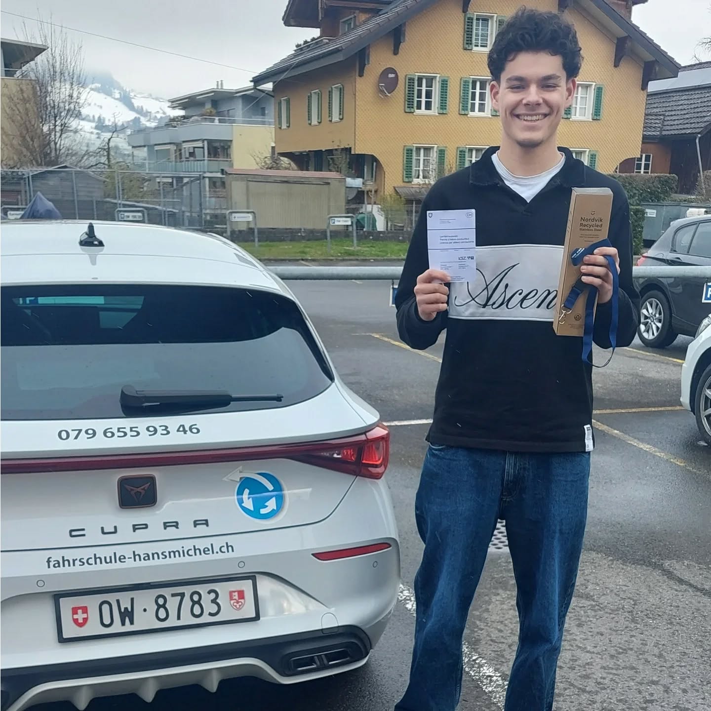 Bravo Martim
Wir gratulieren dir herzlich zur bestandenen Prüfung.
Wir wünschen dir unfallfrei Fahrt.