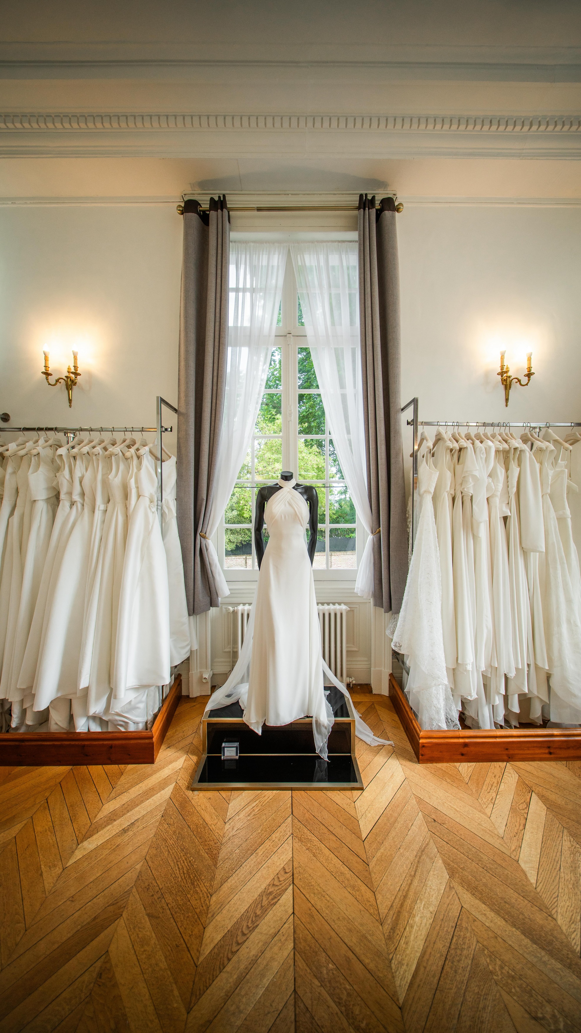 Les robes exposées en ce moment au Château Blanc ✨
Vous préférez laquelle ? 👗
Prenez rendez-vous au 03 20 54 21 79 📲
#mariagehautsdefrance #mariage #mariagelille #oliviersinic #frenchwedding