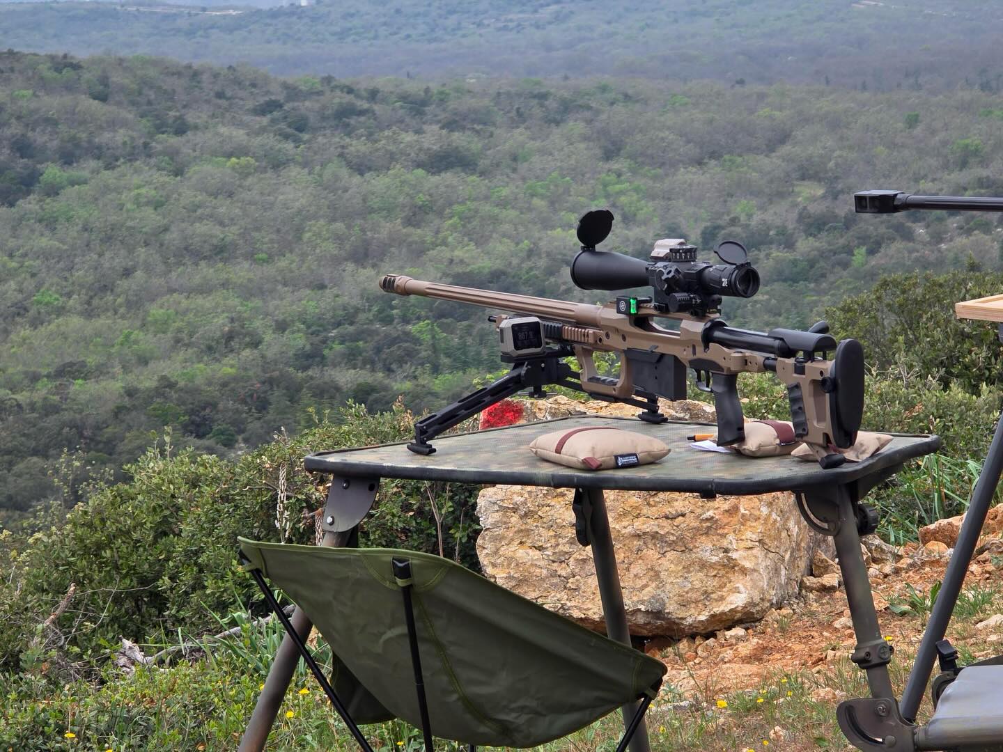 Satisfied customer with our VOERE X4 in calibre 375 CT, shooting at 2.680 metres in France. ?
#voere #voereteam #voerekufsteinaustria #longrange #flatdarkearth madeinaustria x4 voerex4 voereaustria voereteam