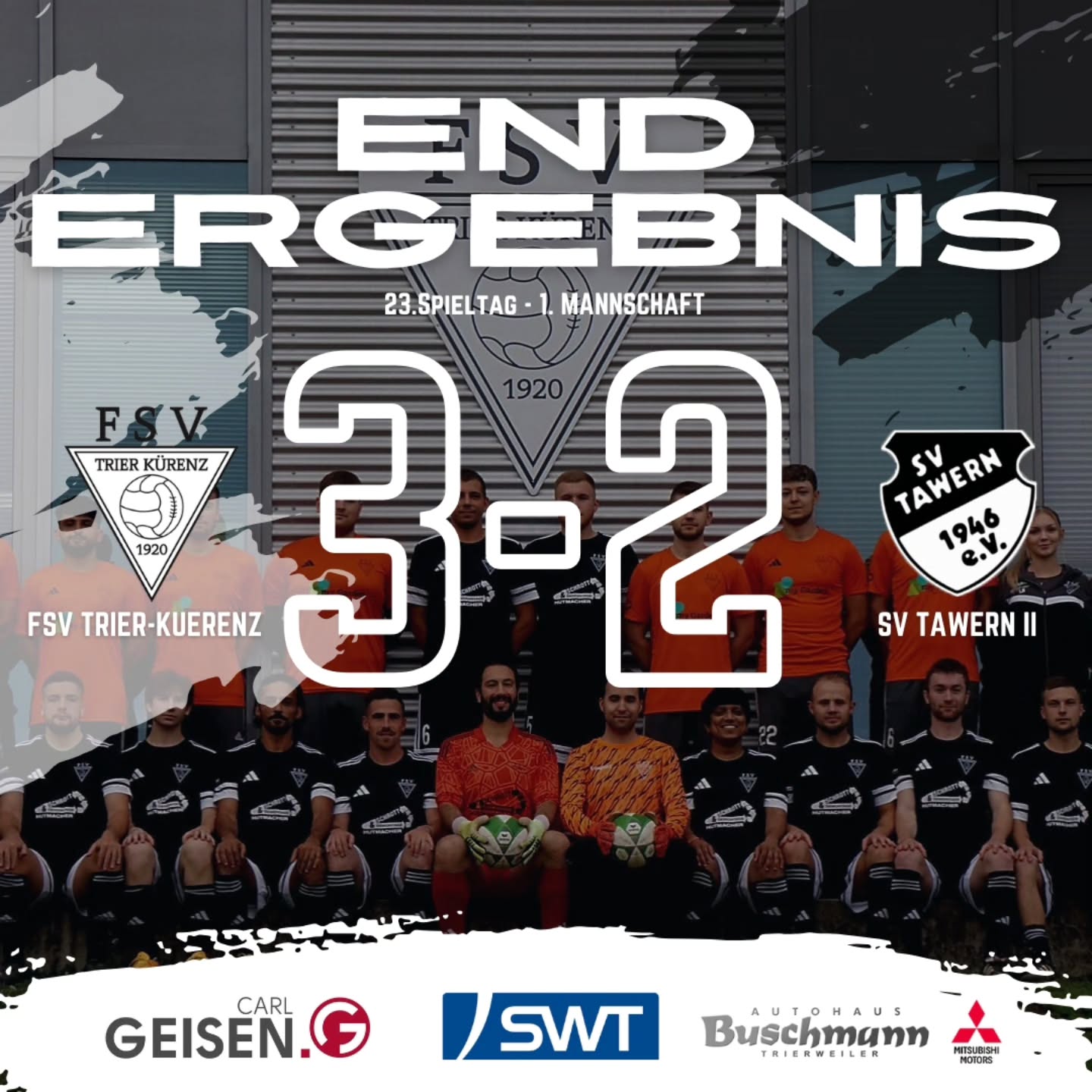 ⚪️Erste mit starker Aufholjagd – Zweite unterliegt torreichem Duell⚫️
Am vergangenen Sonntag empfing die zweite Mannschaft die Drittvertretung aus Ehrang. Die Partie begann denkbar ungünstig: Früh geriet man in Rückstand, doch Sami konnte diesen in der 23. Minute egalisieren. Bis zum Halbzeitpfiff gelang es den Gästen jedoch, ihre Führung weiter auszubauen und mit einem 1:3-Vorsprung in die Pause zu gehen.
Auch nach dem Seitenwechsel musste die Zwote zunächst einen weiteren Treffer zum 1:4 hinnehmen. In der 72. Minute verkürzte Florian zwar auf 2:4 und brachte noch einmal Hoffnung ins Spiel, doch ein unglückliches Eigentor besiegelte schließlich die 2:5-Niederlage gegen die Gäste aus Ehrang.
Im Anschluss trat die erste Mannschaft gegen die Reserve der SG Tawern an. Nach einem holprigen Start geriet man durch Treffer in der 10. und 26. Minute mit 0:2 in Rückstand. Noch vor der Halbzeit gelang jedoch der wichtige Anschlusstreffer: Nach einer präzise getretenen Ecke von Nils war es Mustafa, der den Ball zum 1:2 im Tor unterbrachte.
Nach Wiederanpfiff präsentierte sich die Erste deutlich konzentrierter und zielstrebiger. In der 53. Minute erzielte Artur den verdienten Ausgleich zum 2:2. In der Folge blieb das Team am Drücker und zeigte großen Siegeswillen. Zwar ließ Jonny zunächst einen Elfmeter ungenutzt, doch in der 79. Minute bewies Lukas Nervenstärke und verwandelte einen weiteren Strafstoß zum umjubelten 3:2-Heimsieg.
Eine starke Aufholjagd der ersten Mannschaft, die damit ihren zweiten Sieg in Folge feiert.
Die zweite Mannschaft hat bereits die Gelegenheit zur Wiedergutmachung: Im Nachholspiel trifft sie morgen Abend um 20 Uhr auf die vierte Mannschaft der TuS Mosella Schweich.
_______
#fsv #heimsieg #team #hartplatz #trier