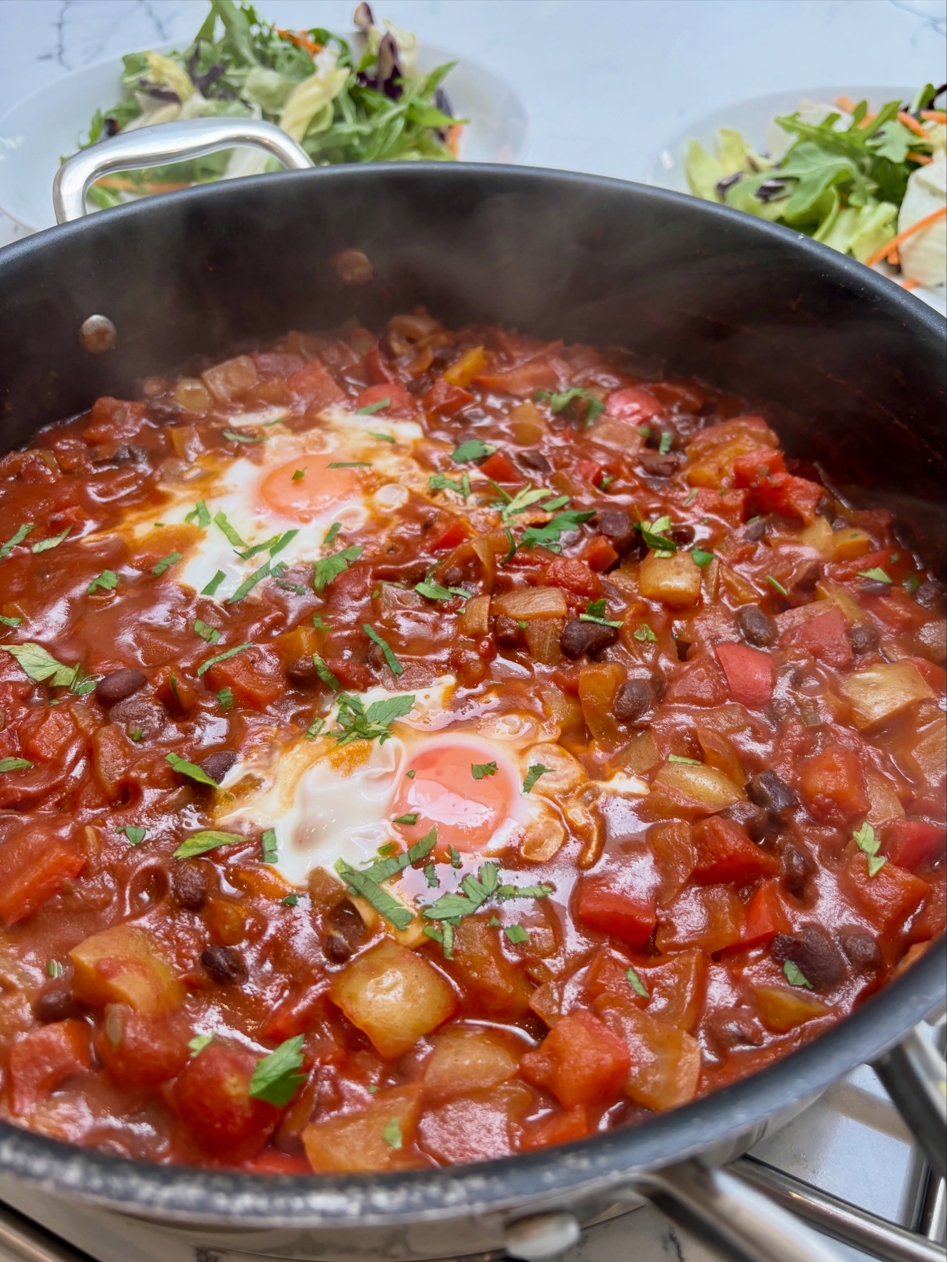 Easy dinner tonight of chipotle bean shakshuka. It’s been on my grid before, but it’s so good, I thought it wouldn’t hurt to put it up again! Peppers, onions, garlic, fresh chilli, cumin, paprika, tinned chopped tomatoes, jarred black beans, chipolte paste and seasoning. Left to bubble away for a while before adding a couple of eggs.
Recipe on my website.
Black beans - @boldbeanco
Eggs - @clarence_court
Chipotle paste - @granluchito
#shakshuka #mexican #beans