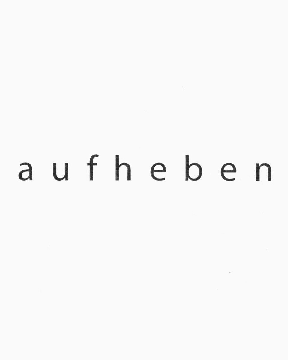 Herzliche Einladung zur Eröffnung:
aufheben
von Natascha Borowsky und Suse Wiegand
Eröffnung: Freitag, den 12.06.2026 um 19 Uhr
Einführung: Dr. Johannes auf der Lake
Laufzeit: 12. - 28.06.2026
Finissage: 28.06.2026
Öffnungszeiten: Sa 15 - 18 Uhr, So 14 - 18 Uhr, die Künstlerinnen sind anwesend
Die Ausstellung ist außerdem Teil des Art:Walk Festivals. Sie ist während des Wochenendes wie folgt geöffnet:
Samstag, 13.06.2026, 15 bis 22 Uhr
Sonntag, 14.06.2026, 14 bis 18 Uhr
Der Titel ist mehrdeutig. Mit diesem Begriff können Bilder des Bewahrens und Auflösens im Kopf der Betrachter*innen zugleich entstehen. In der Ausstellung werden fotografische Arbeiten sowie Zeichnungen und ein Objekt von den Künstlerinnen Natascha Borowsky und Suse Wiegand gezeigt. Diese unterschiedlichen Medien loten den Ausstellungsraum durch Nähe und Ferne der Arbeiten zueinander aus. Hinzu kommen die Zwischenräume, die den Raum neben den künstlerischen Arbeiten markieren und strukturieren. Rauminstallation von Natascha Borowsky und Suse Wiegand entsteht durch die Reduktion der Mittel sowie den Rhythmus der einzelnen Elemente.
Das Jahresprogramm SITTart Raum für Kunst wird durch die Kunst- und Kulturstiftung der Stadtsparkasse Düsseldorf gefördert.
Abbildungen:
Suse Wiegand, Schreibzeit
aus der Serie Sprechblätter
DIN A4, Tinte (2026)
Natascha Borowsky, echo 17
52×43 cm, analoges Fotogramm (2023)