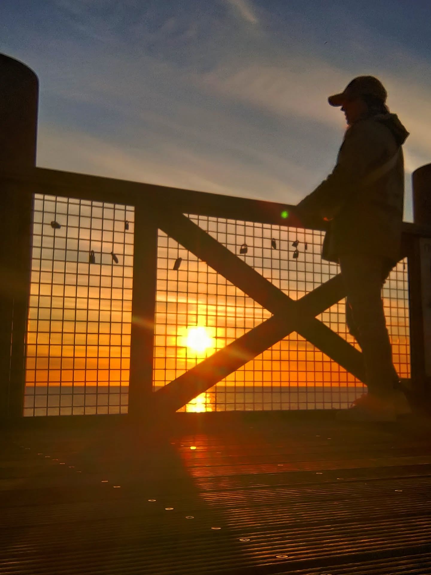 L'endroit où j'aimerais être à chaque lever de soleil. ?
L'énergie du soleil est dingue, et son reflet sur l'eau apaisant.
En ce moment mon activité professionnelle est en pleine transition. Ça nécessite beaucoup d'énergie, et mes réserves sont un peu à sec. Alors le peu qu'il me reste, je le consacre entièrement à vous en consultation. Autant vous dire que le reste du temps, pas mal de choses persos sont mises en stand by...
Hâte d'avoir le temps de me ressourcer à nouveau pour mieux vous accompagner dès les changements mis en place.
Prêts à suivre mes changements pros ?
#leverdesoleil
#bienêtre
#transitionpro
#santéglobale
#dieteteticienne