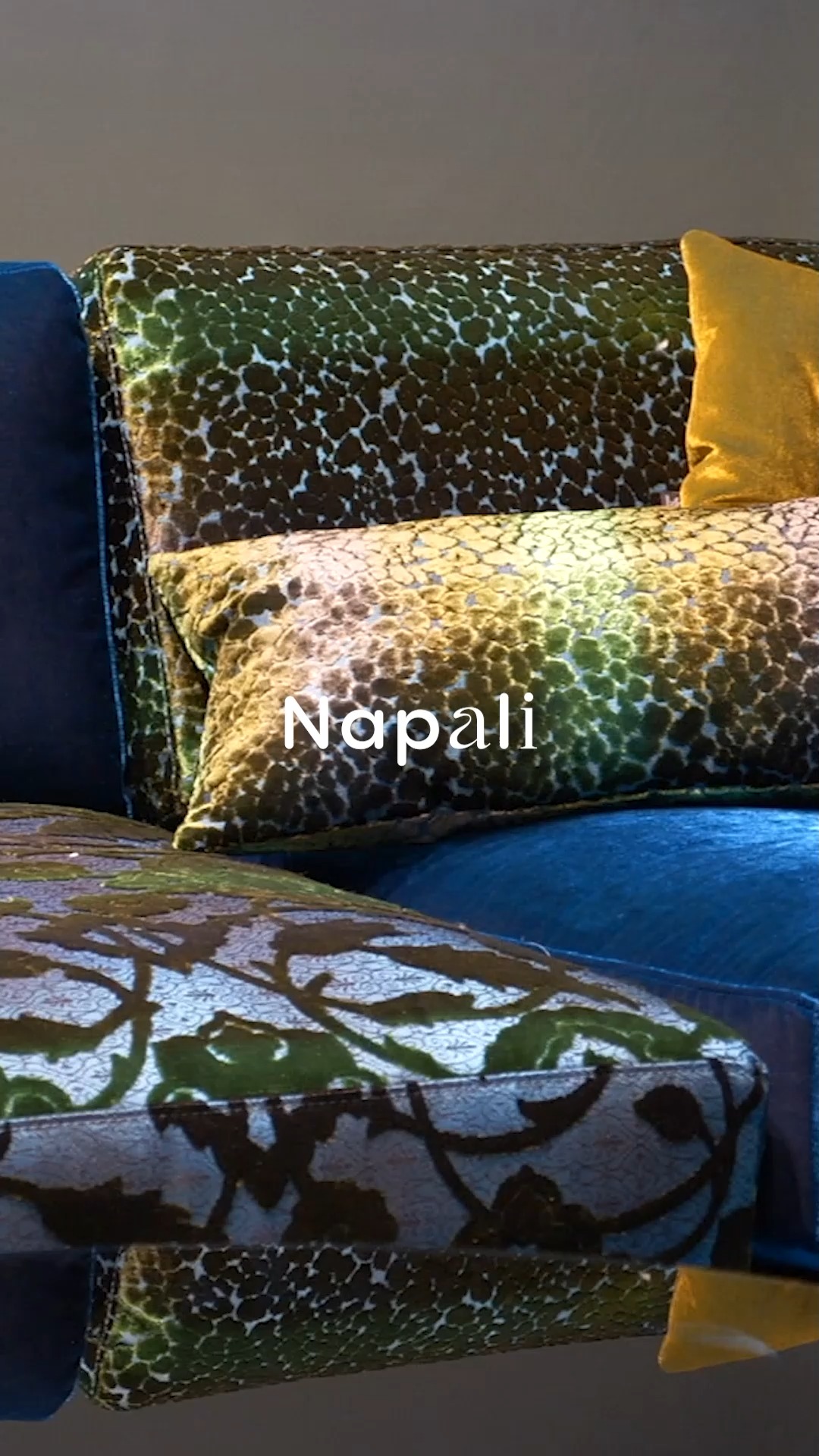 Napali – inspiriert von der üppigen Schönheit exotischer Vegetation. 🌿
Weiche Formen, luxuriöser V...