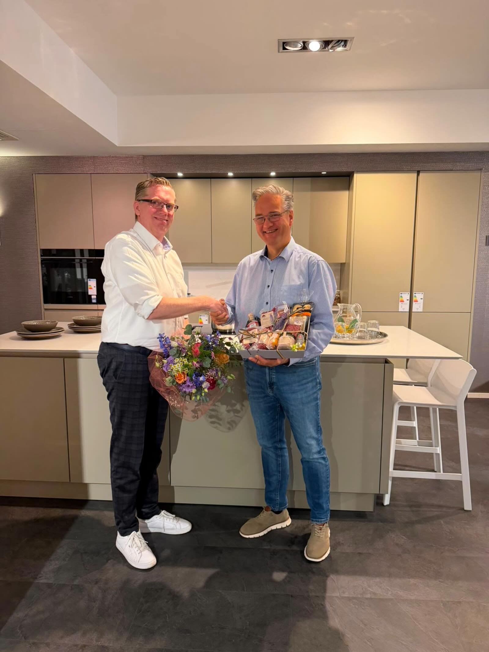 🎉 Diese Woche feiern wir gleich mehrere besondere Jubiläen in unserem Team! 🎉Dieses mal möchten wir unserem Fachberater Markus zu seinem 20-jährigen Betriebsjubiläum gratulieren. 🥳👏Seit zwei Jahrzehnten steht Markus unseren Kunden mit Fachwissen, Erfahrung und persönlichem Engagement zur Seite. Mit seiner kompetenten Beratung, seiner Zuverlässigkeit und seinem großen Einsatz ist er ein geschätzter Ansprechpartner für Kunden und Kollegen gleichermaßen.Lieber Markus, vielen Dank für 20 Jahre Treue, Einsatzbereitschaft und Leidenschaft für deinen Beruf. Wir sind stolz, dich in unserem Team zu haben und freuen uns auf viele weitere gemeinsame Jahre!💙 Danke für 20 Jahre Kompetenz, Vertrauen und Teamgeist!