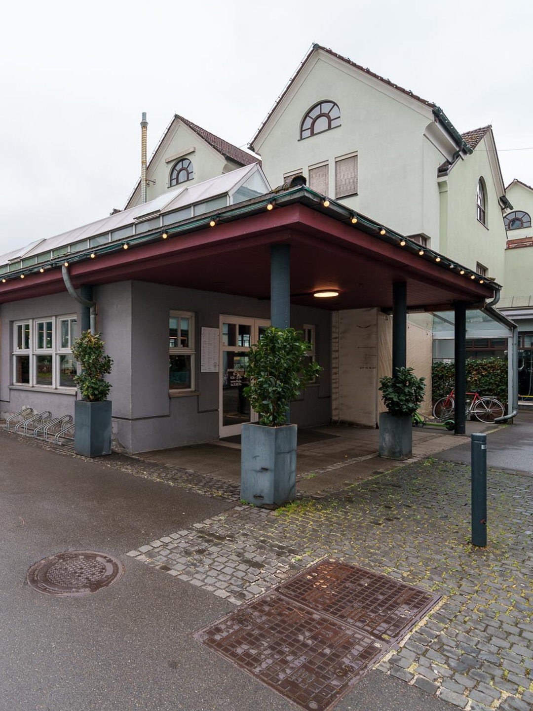 Kreativer Genuss mitten in Dornbirn 🍔
Unser Mitglied @burger_craft_dornbirn steht für moderne Food-Kultur, starke Geschmackskombinationen und Gerichte, die einfach Freude machen.
Ob saftiger Burger, würzige Tacos, knusprige Nachos oder Chicken Wings – hier trifft Qualität auf kreative Ideen.
Mit frischen Zutaten und hausgemachten Saucen wird jeder Besuch zu einem besonderen Geschmackserlebnis ✨🤝