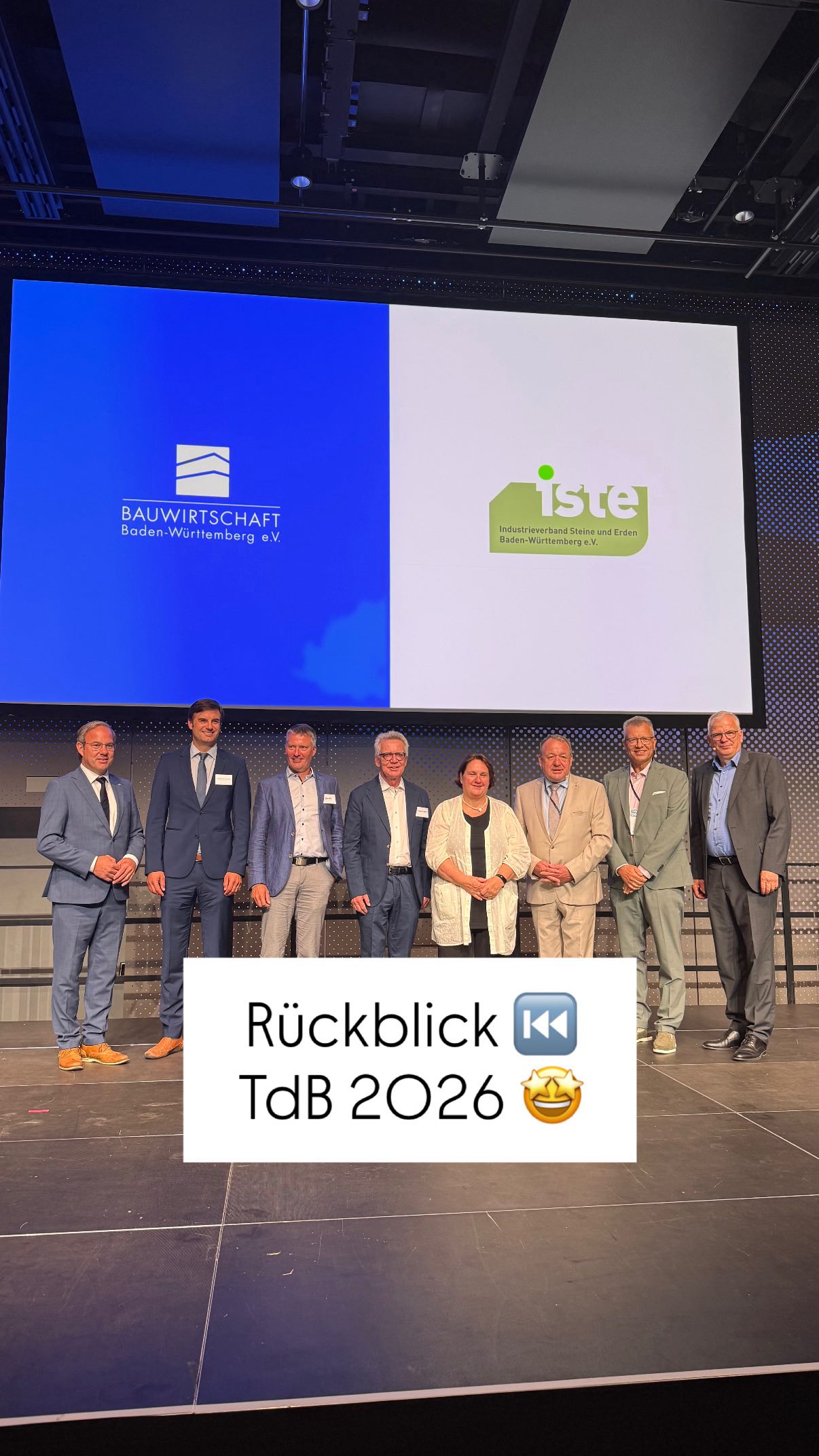 Rückblick auf unseren Tag der Bauwirtschaft 2026😍
Vor einem Monat durften wir viele unserer Mitglieder und weitere Gäste aus Politik und Gesellschaft im @bodenseeforum empfangen.❤️
Wir sagen DANKE und freuen uns schon heute auf unseren #TdB2027 im nächsten Jahr!🚧
Gerne dann auch mit mehr als 400 Gästen!😉
#Bauwirtschaft #BauwirtschaftBW #BadenWürttemberg #Konstanz