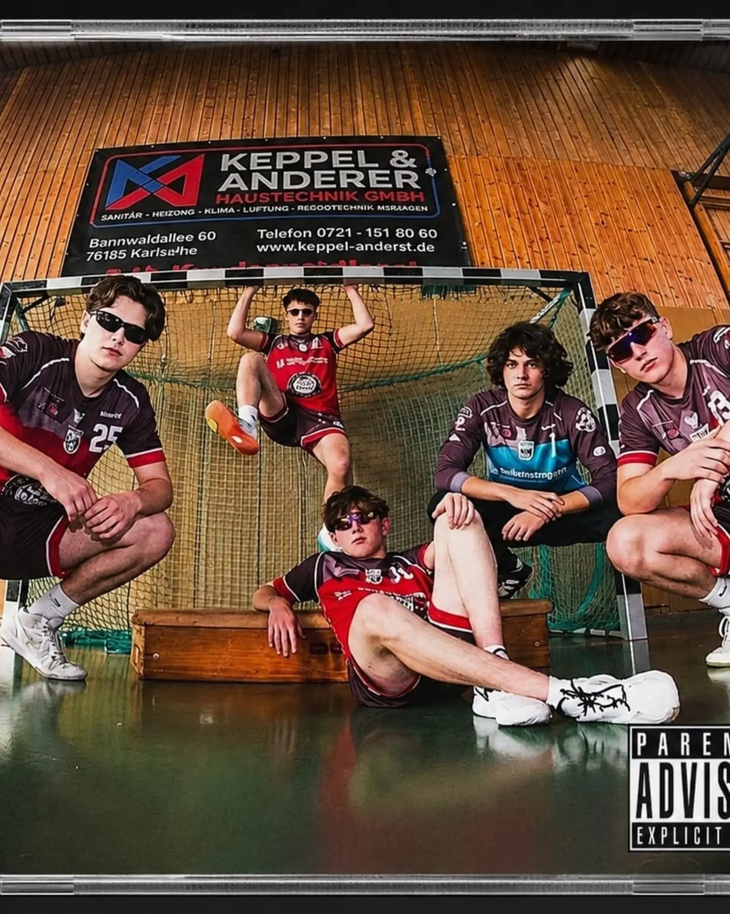 Kein Album aber trotzdem nur Banger. 💿🔥
Unsere Teams haben jetzt ihre eigenen Covers, und natürlich den passenden Sound zum Aufwärmen. 🎧
Welches Cover würdet ihr direkt auf Repeat hören? 👀
Swipe für die einzelnen Editionen.
🎵 Last Resort – Papa Roach
🔗 Spotify-Playlist über den Link in der Bio
#NurBanger #Handball #TeamSoundtrack #Vereinsliebe