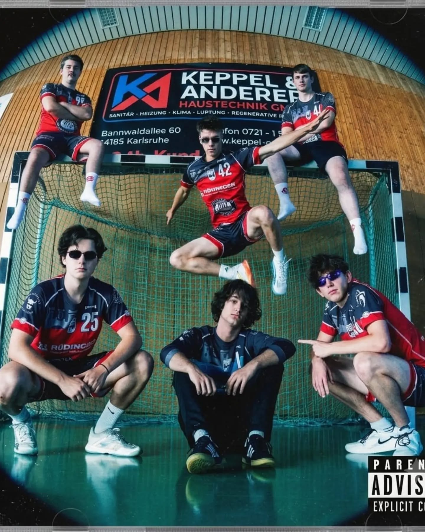 Kein Album aber trotzdem nur Banger. 💿🔥
Unsere Teams haben jetzt ihre eigenen Covers, und natürlich den passenden Sound zum Aufwärmen. 🎧
Welches Cover würdet ihr direkt auf Repeat hören? 👀
Swipe für die einzelnen Editionen.
🎵 Last Resort – Papa Roach
🔗 Spotify-Playlist über den Link in der Bio
#NurBanger #Handball #TeamSoundtrack #Vereinsliebe