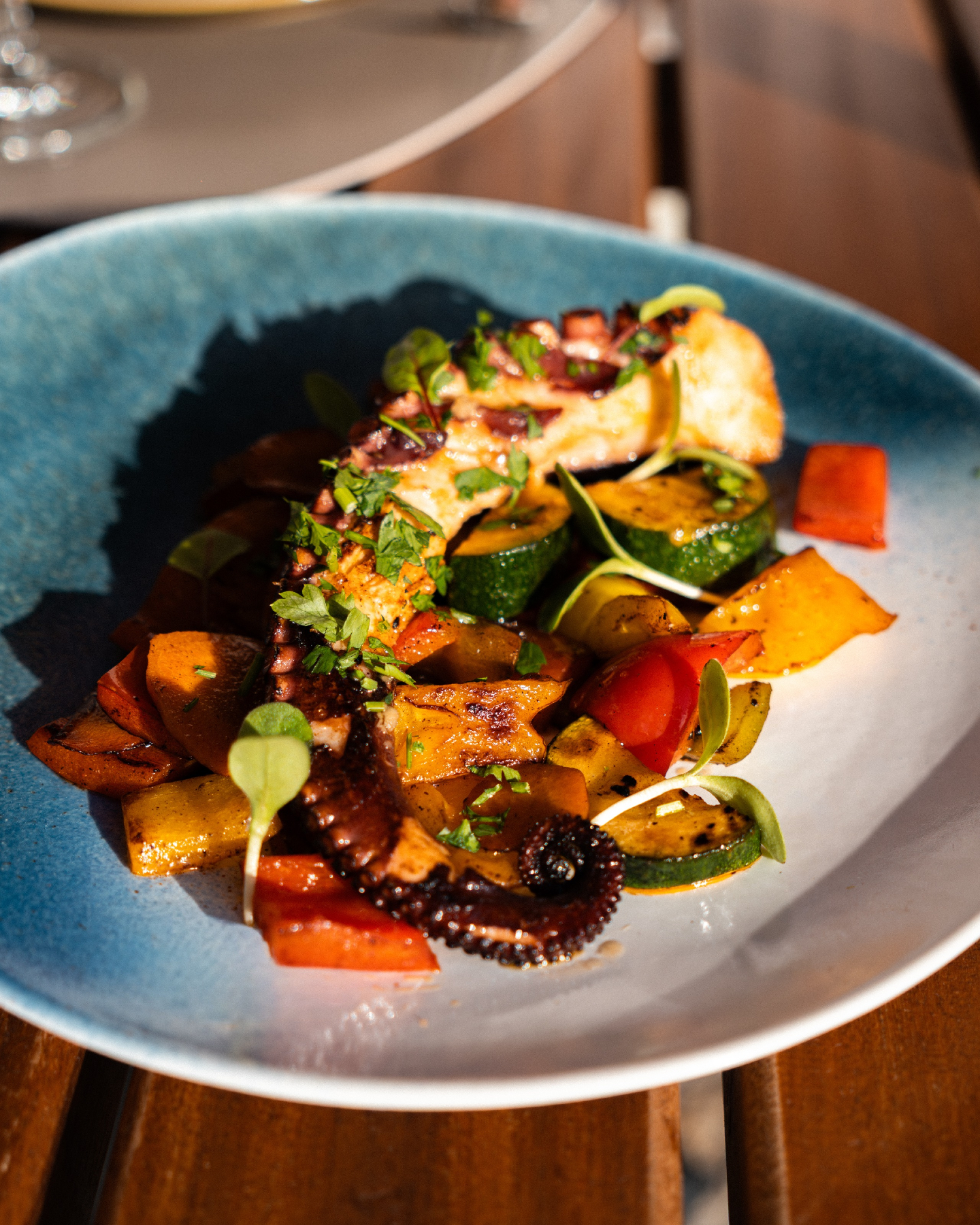 His. Hers. Or both? ✨
🐙 Grilled Octopus with hummus & herb vinaigrette.
🍗 Bago Bago with crispy chicken, caramelized veggies & basmati rice.
Remember... Sharing is optional 😉