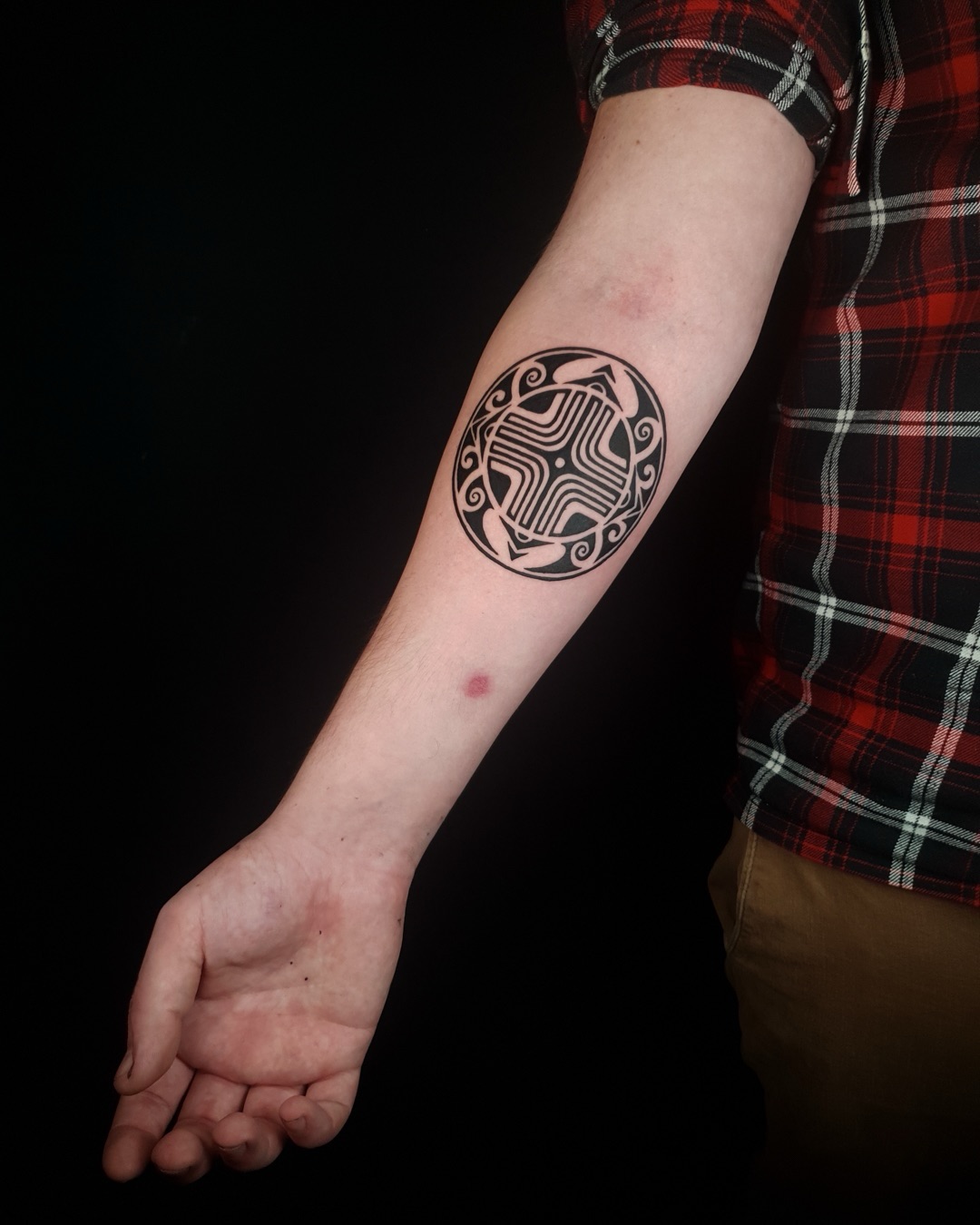 Tradition unter der Haut. Stärke für die Ewigkeit. ??
.
#maoritattoo #polynesiantattoo #tribaltattoo #blackworktattoo #evilsaintstattoo