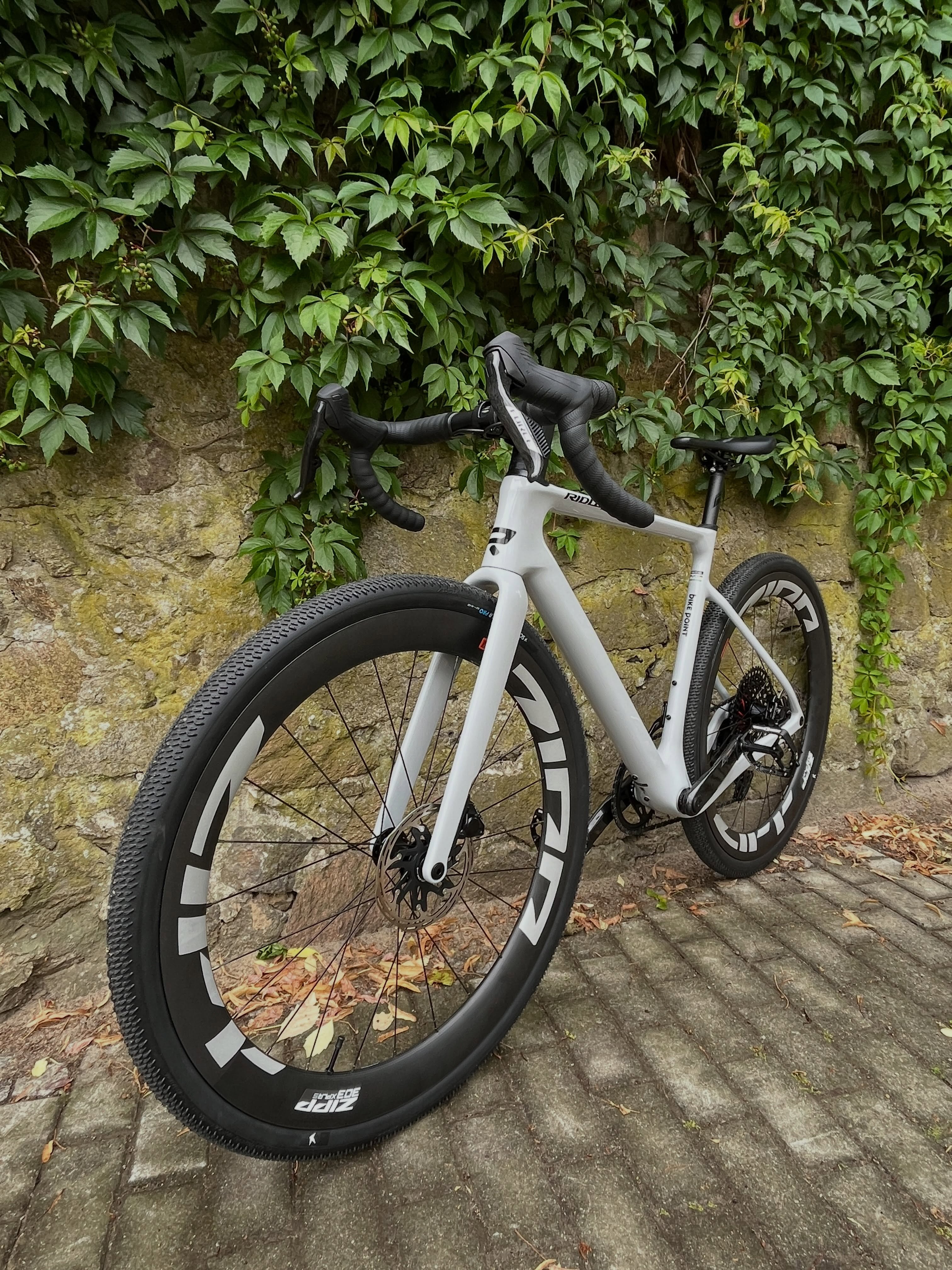 Das Ridley ASTR gibt’s von der Stange – oder du konfigurierst dir deine ganz persönliche Waffe. 🔥🚀
Serie oder Custom? Du hast die Wahl. 😎
#ridley #ridleyastr #gravelbike #gravelcycling #bikepointdresden