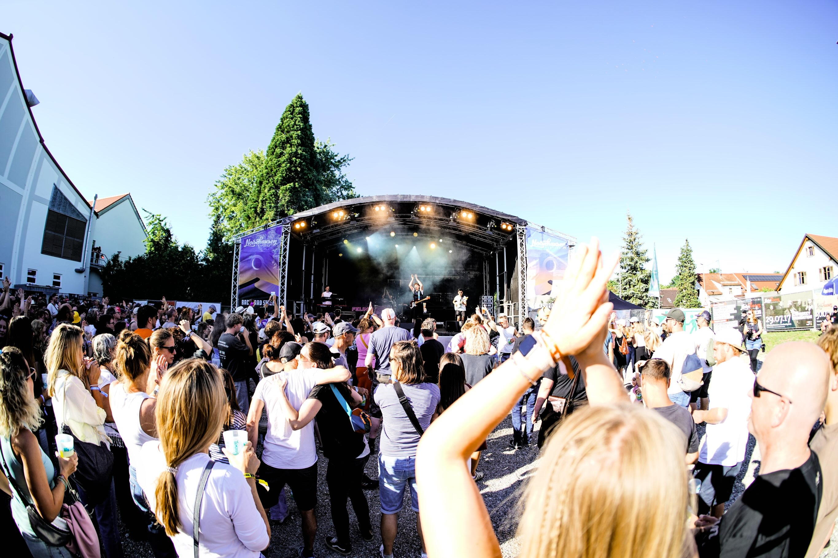 🔥 @feliniomusic auf dem Noisehausen Festival 2026. Great show, hometown boy! Wundervolle Bilder von @mariellemilia 🙏🏻🔥
#noisehausen #noisehausenfestival #felinio #festival #love