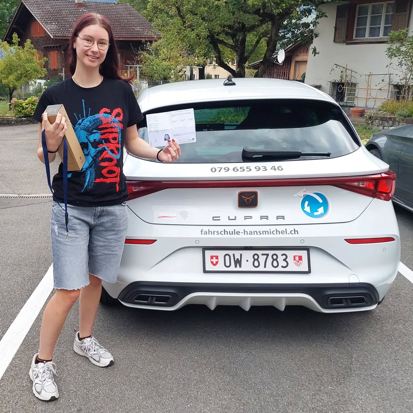 Liebe Lea
Herzliche Gratulation zur bestandenen Führerprüfung.
Wir wünschen dir viel Spass beim Autofahren und allzeit gute Fahrt.