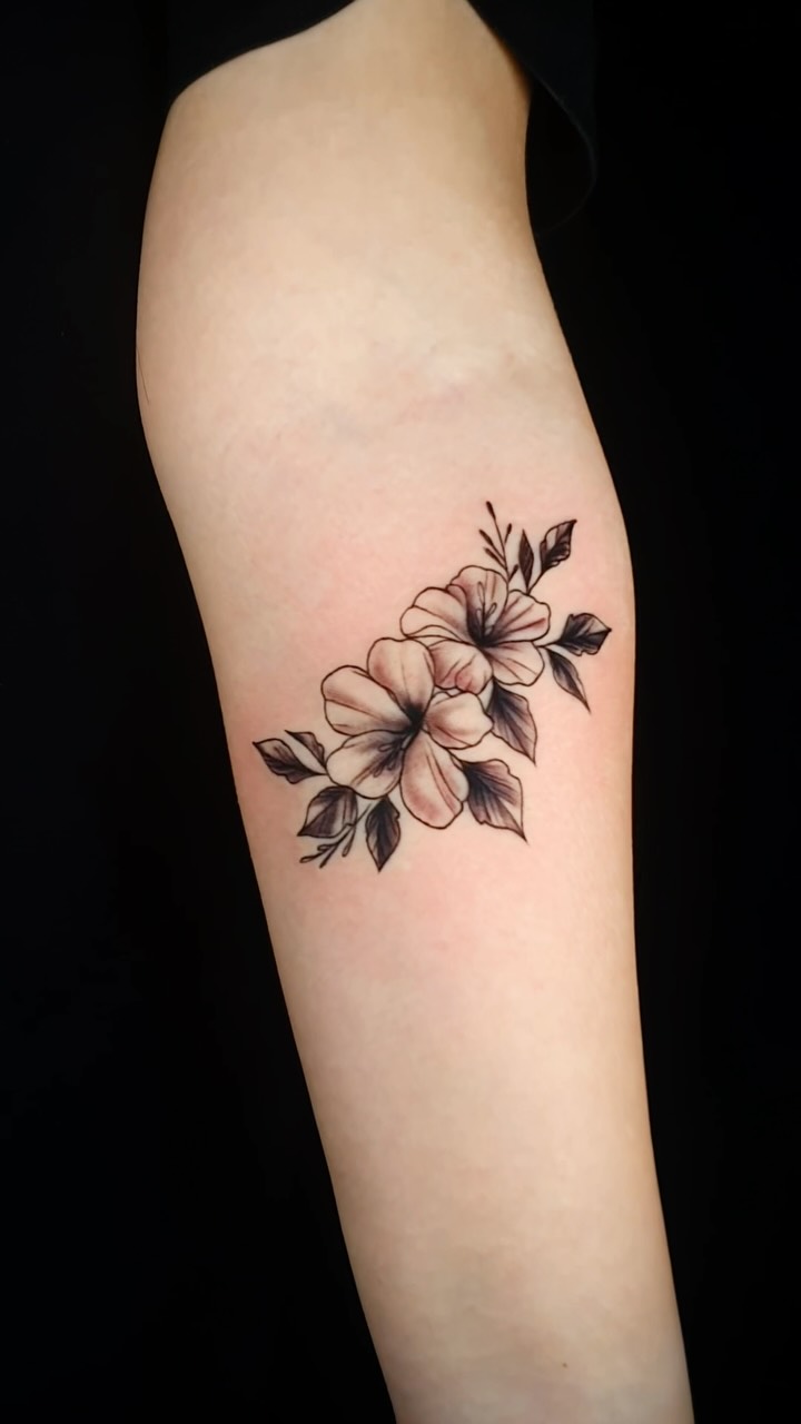Live - Love - Laugh ?
.
#cherryblossom #tattoomemmingen #finetattooart #tattooleutkirch #filigrantattoo