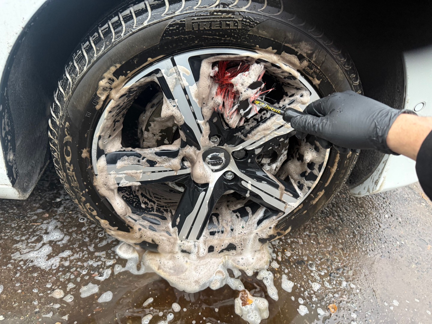 Tiki Details Top Tip Tuesday
Tip: Start with cleaning wheels and wheel arches first the dirtiest spot so grime doesn’t spread across the car. A fresh wash and a little wax go a long way. We’re here to help—book a slot and give your car the makeover it deserves!
? 07718 915701 | ? info@tikidetails.co.uk | ? www.tikidetails.co.uk
Shine bright and safeguard your investment with our top-tier detailing services.